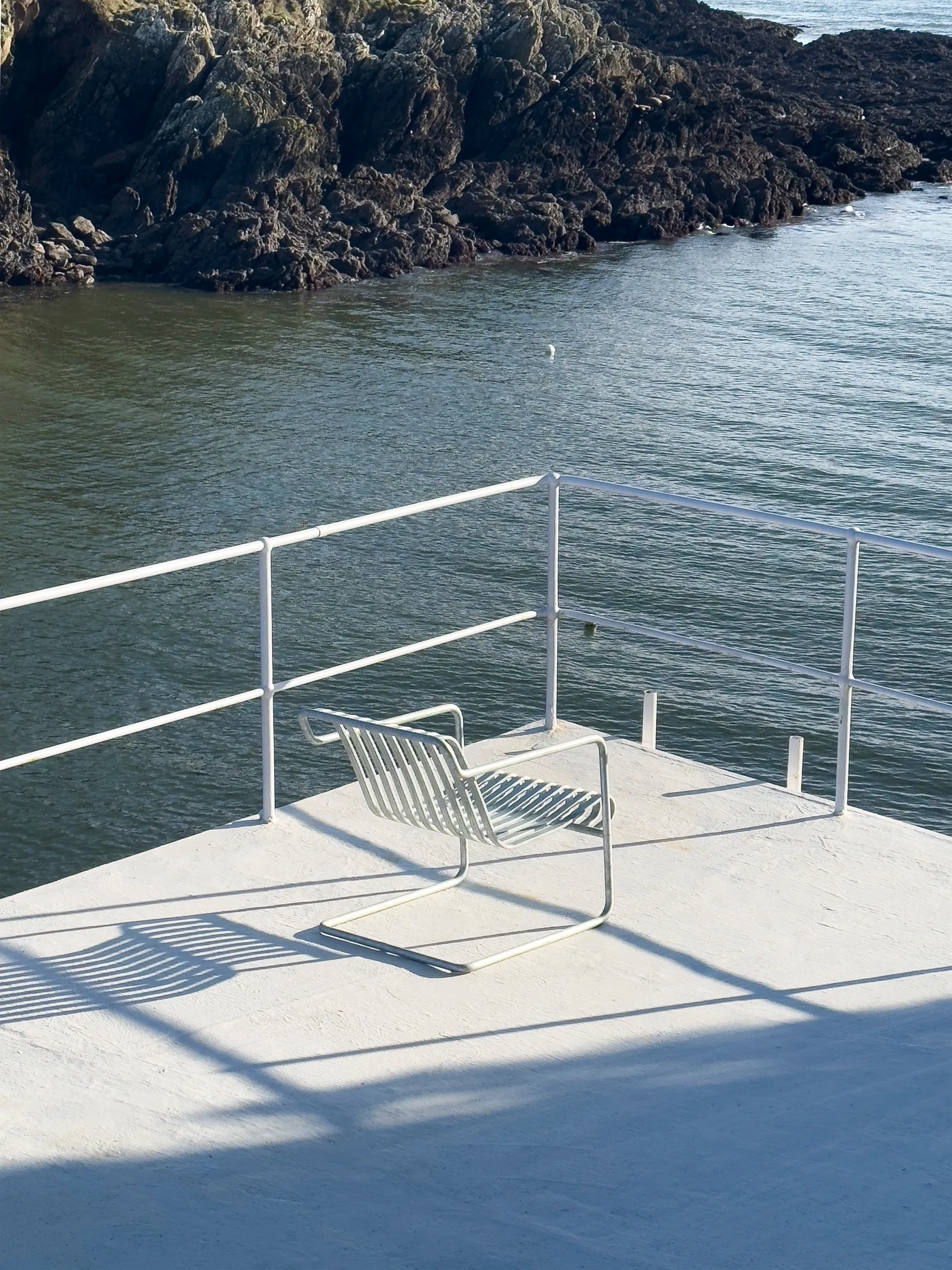 Poltrona lounge bassa Palissade Cantilever, Acciaio zincato a caldo HAY