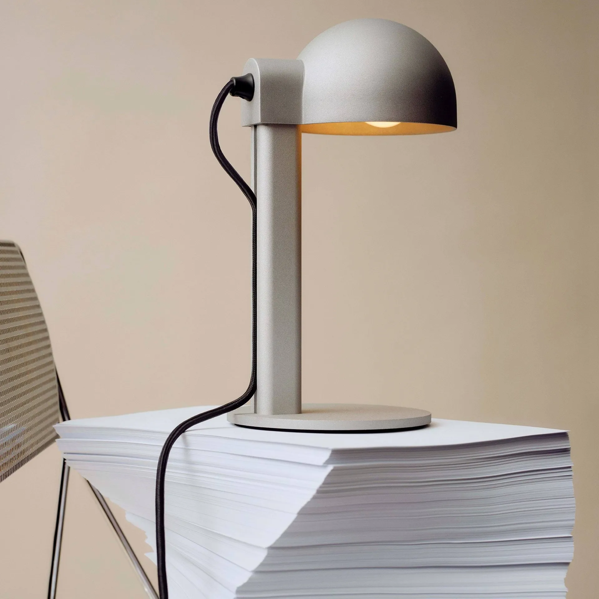 Posto lampada da tavolo, Silver grey HAY