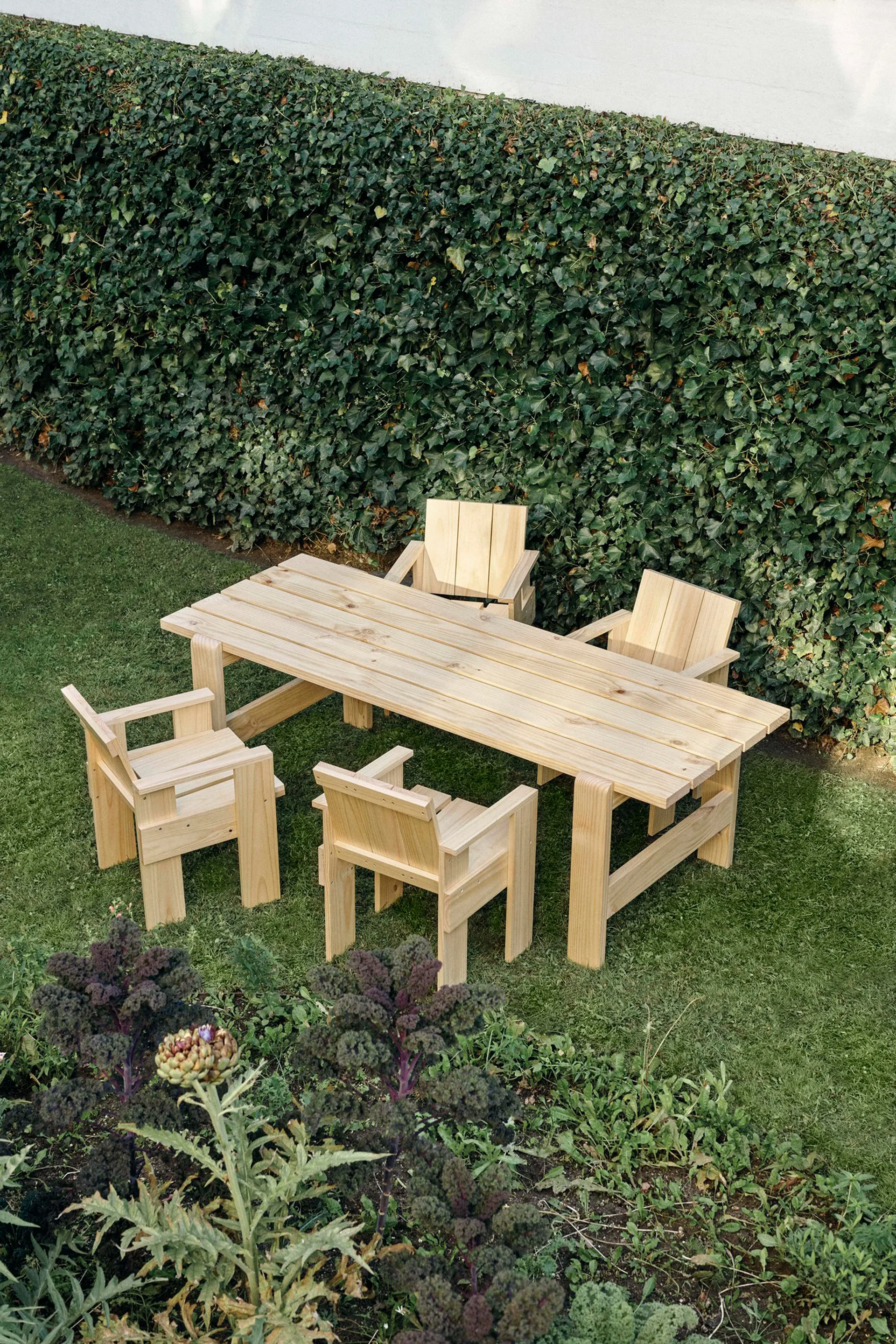 Sedia con braccioli Crate Dining Chair, Water-based lacquered pinewood HAY