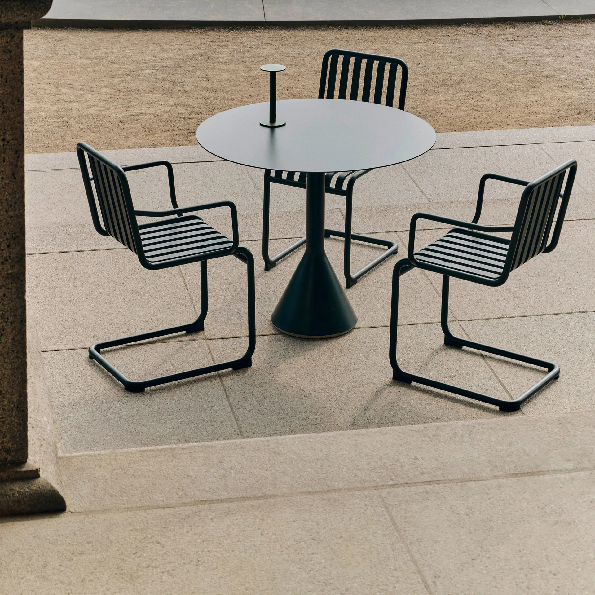 Sedia con braccioli Palissade Cantilever, Antracite HAY