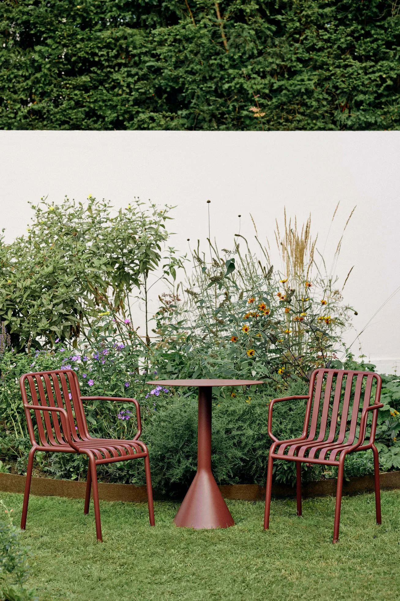 Sedia con braccioli Palissade, Iron red HAY