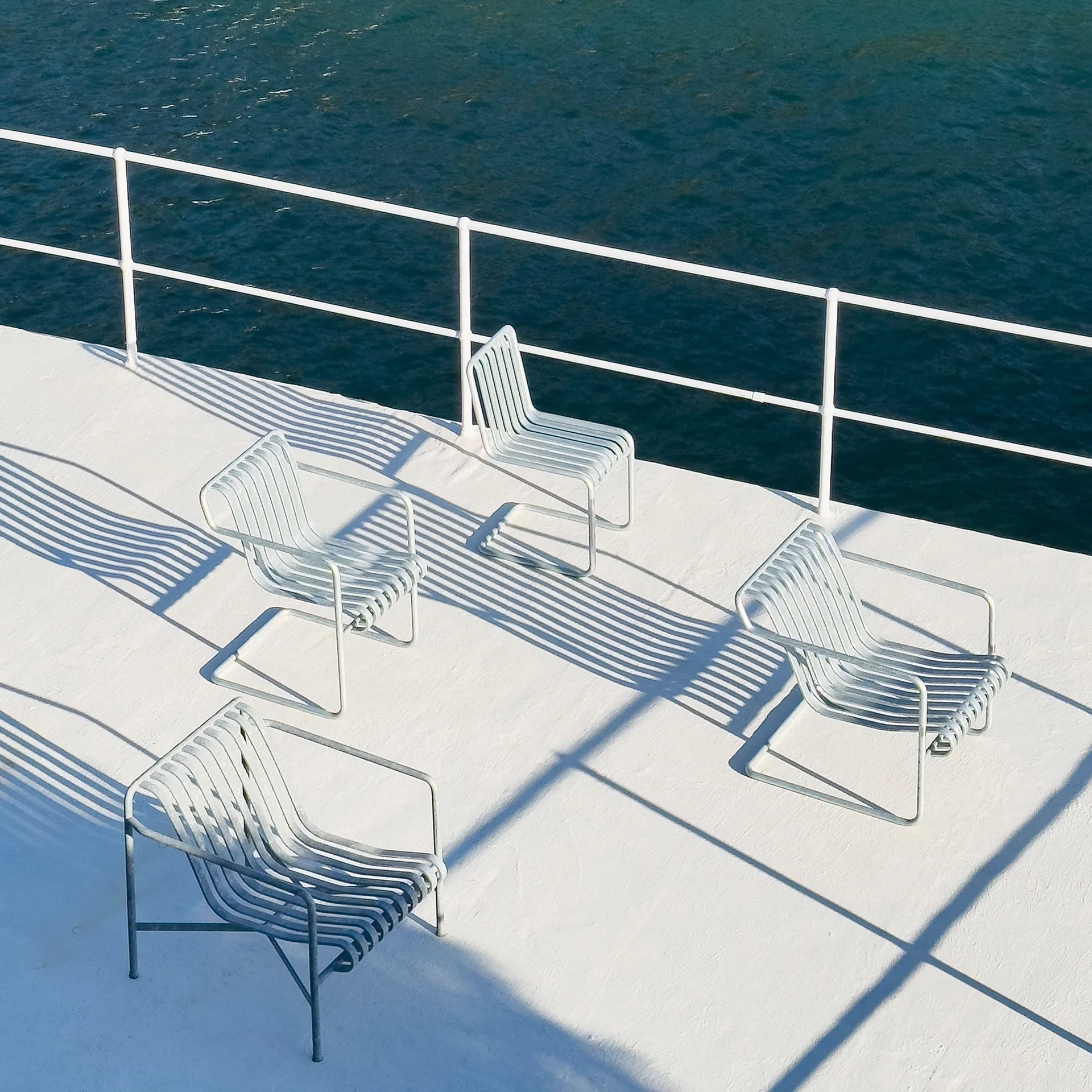 Sedia da pranzo con braccioli Palissade Cantilever, Acciaio zincato a caldo HAY