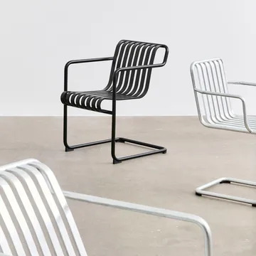 Sedia da pranzo con braccioli Palissade Cantilever - Antracite - HAY