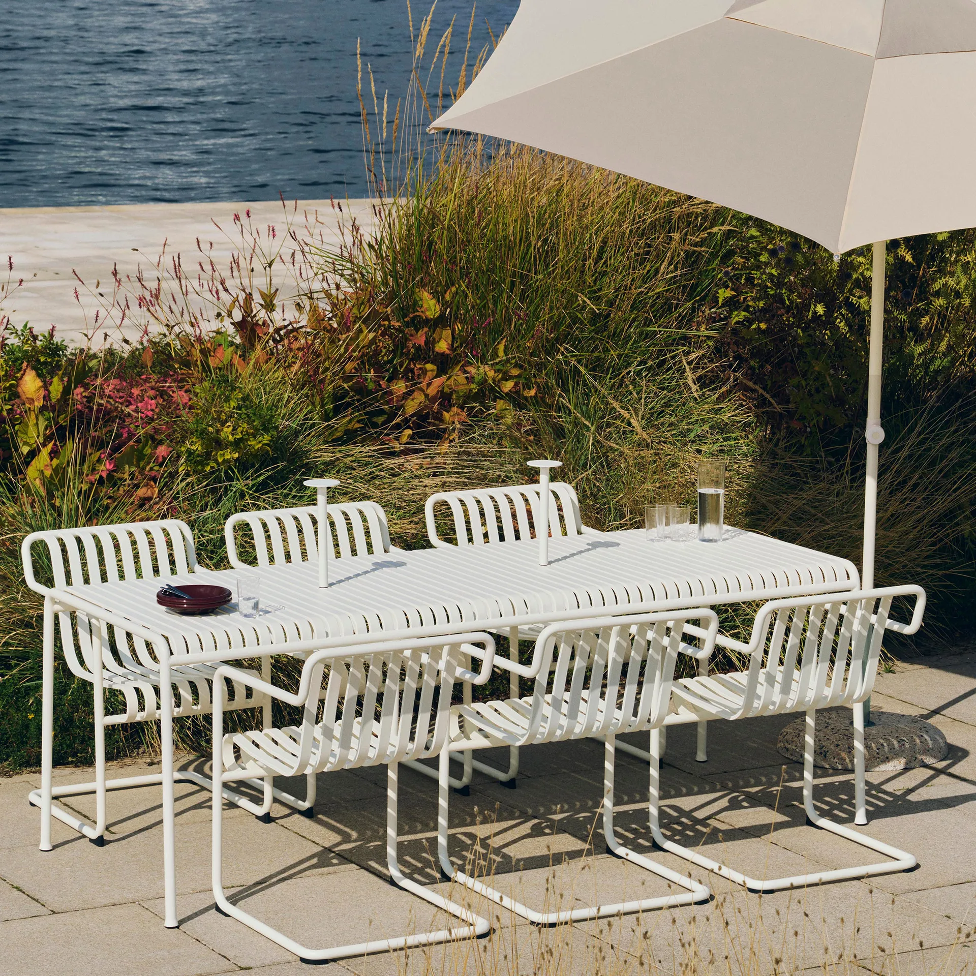 Sedia da pranzo con braccioli Palissade Cantilever, Cream white HAY