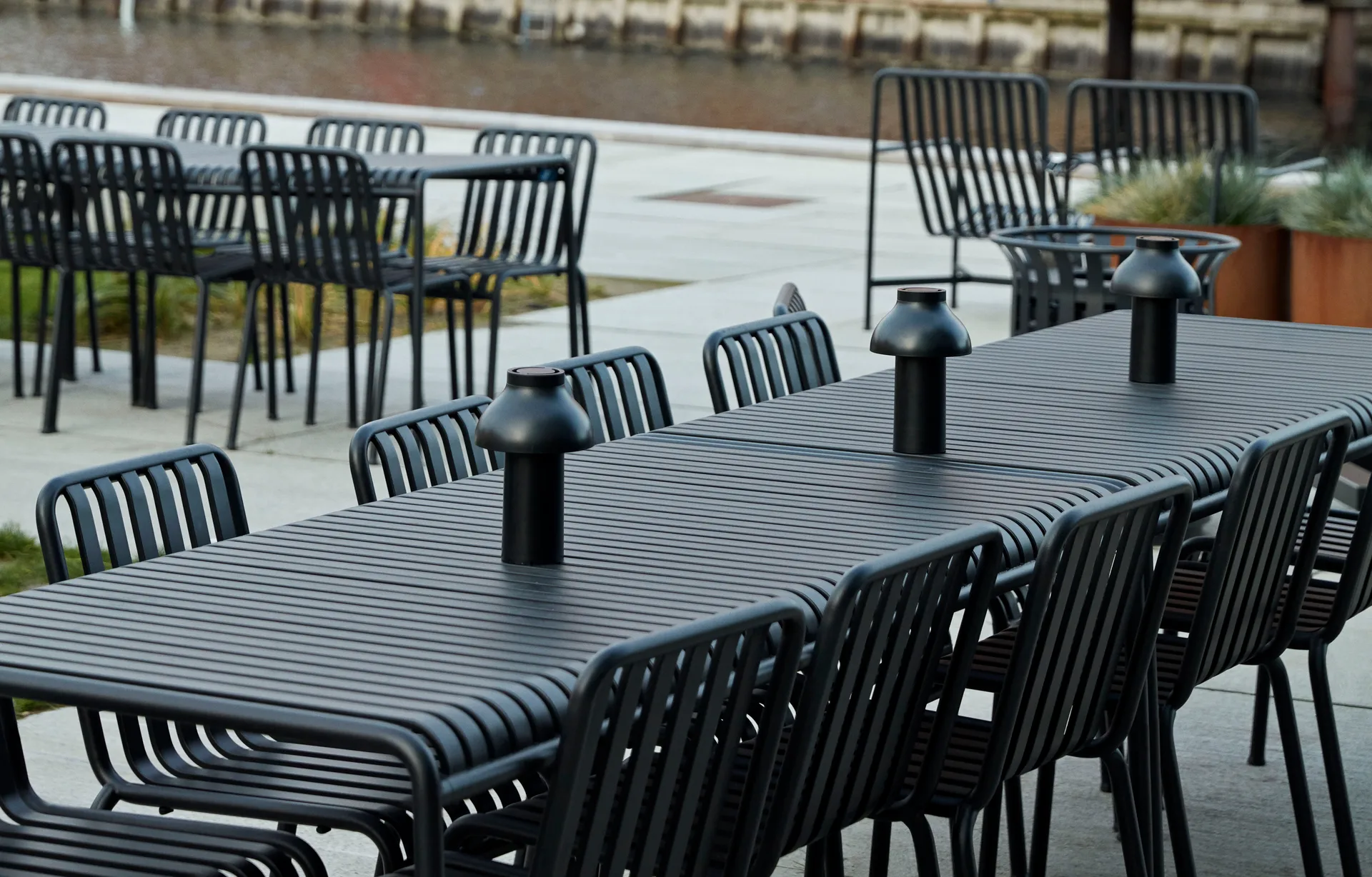 Set da pranzo Palissade 4 sedie 170x90 cm - Anthracite,  HAY