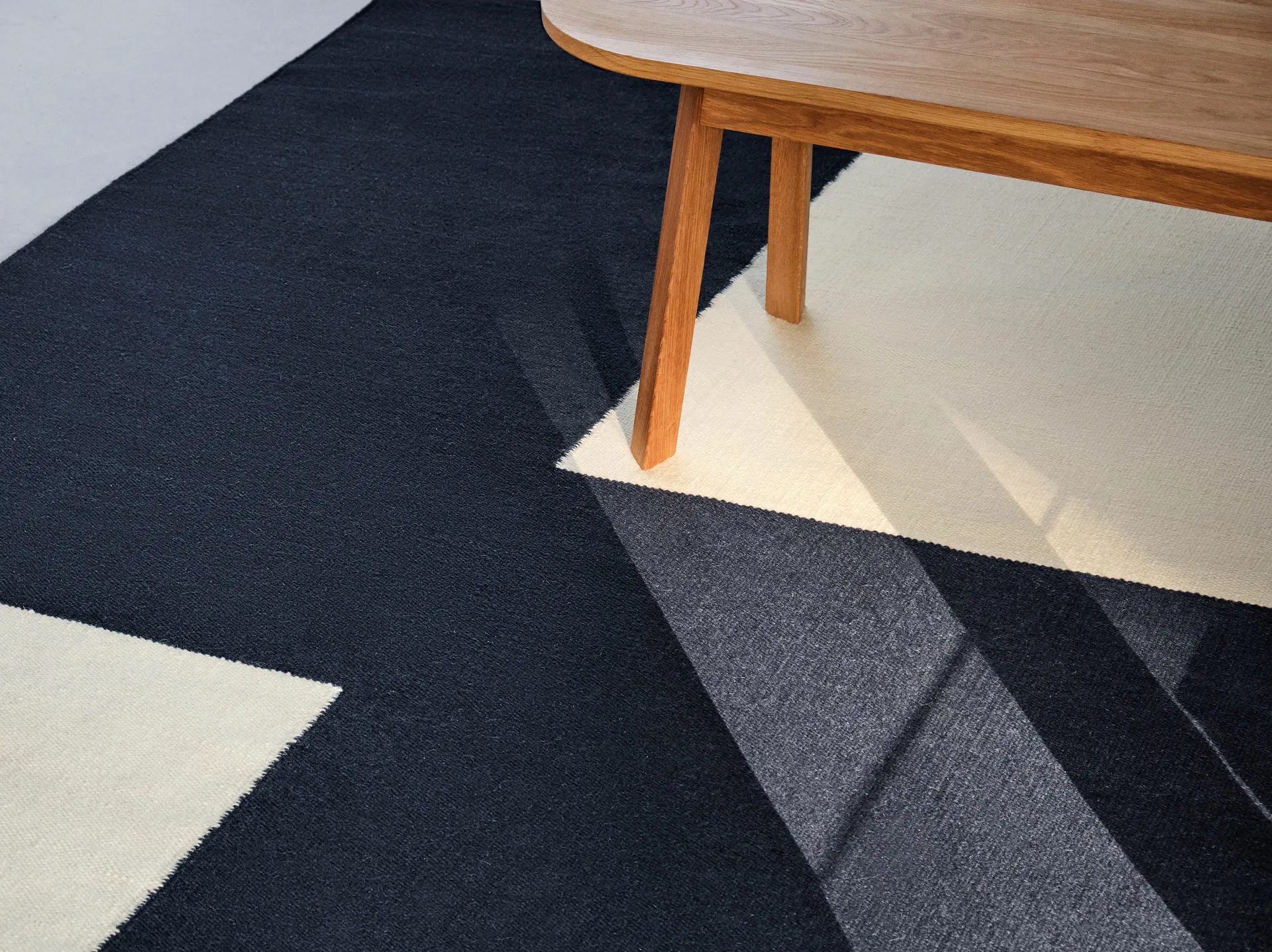 Tappeto Ethan Cook Flat Works 170x240 cm, Blue offset HAY