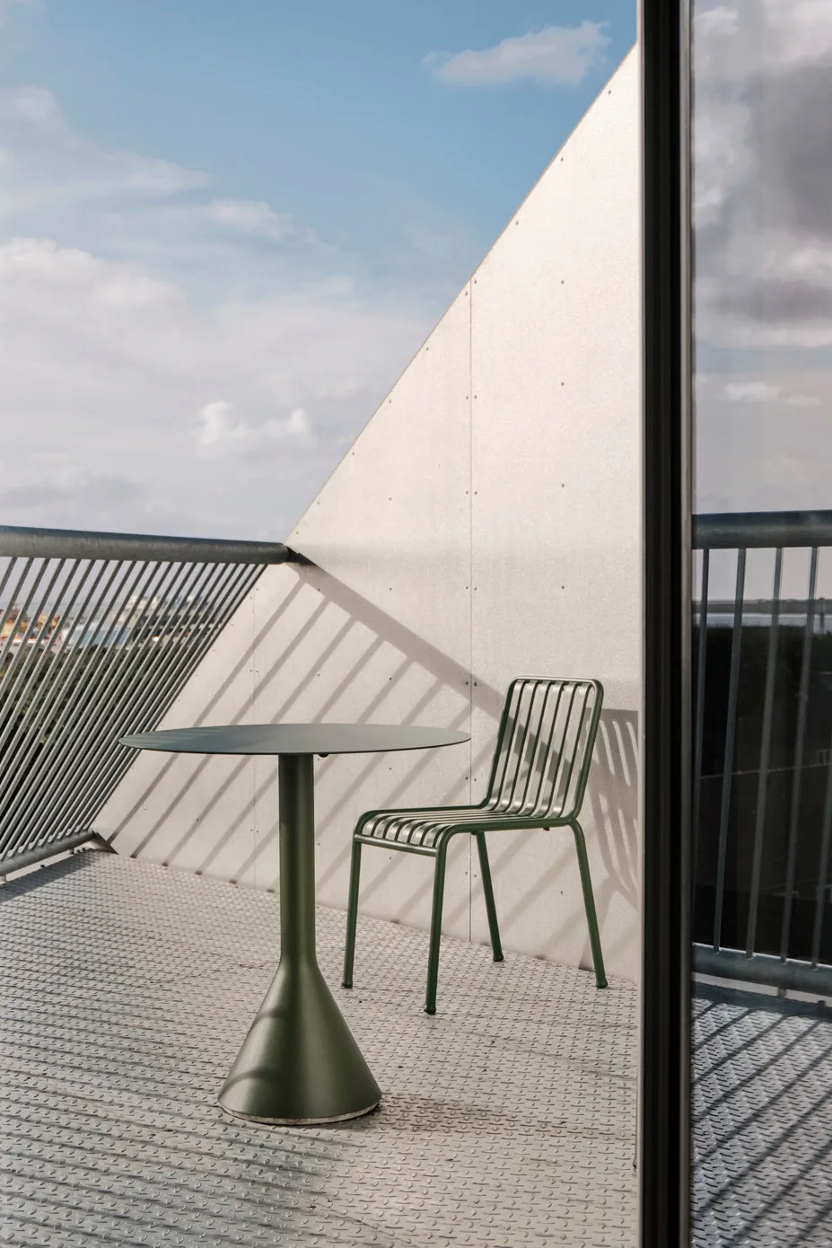 Tavolino rotondo da caffè Palissade Cone, Olive, ø70 HAY