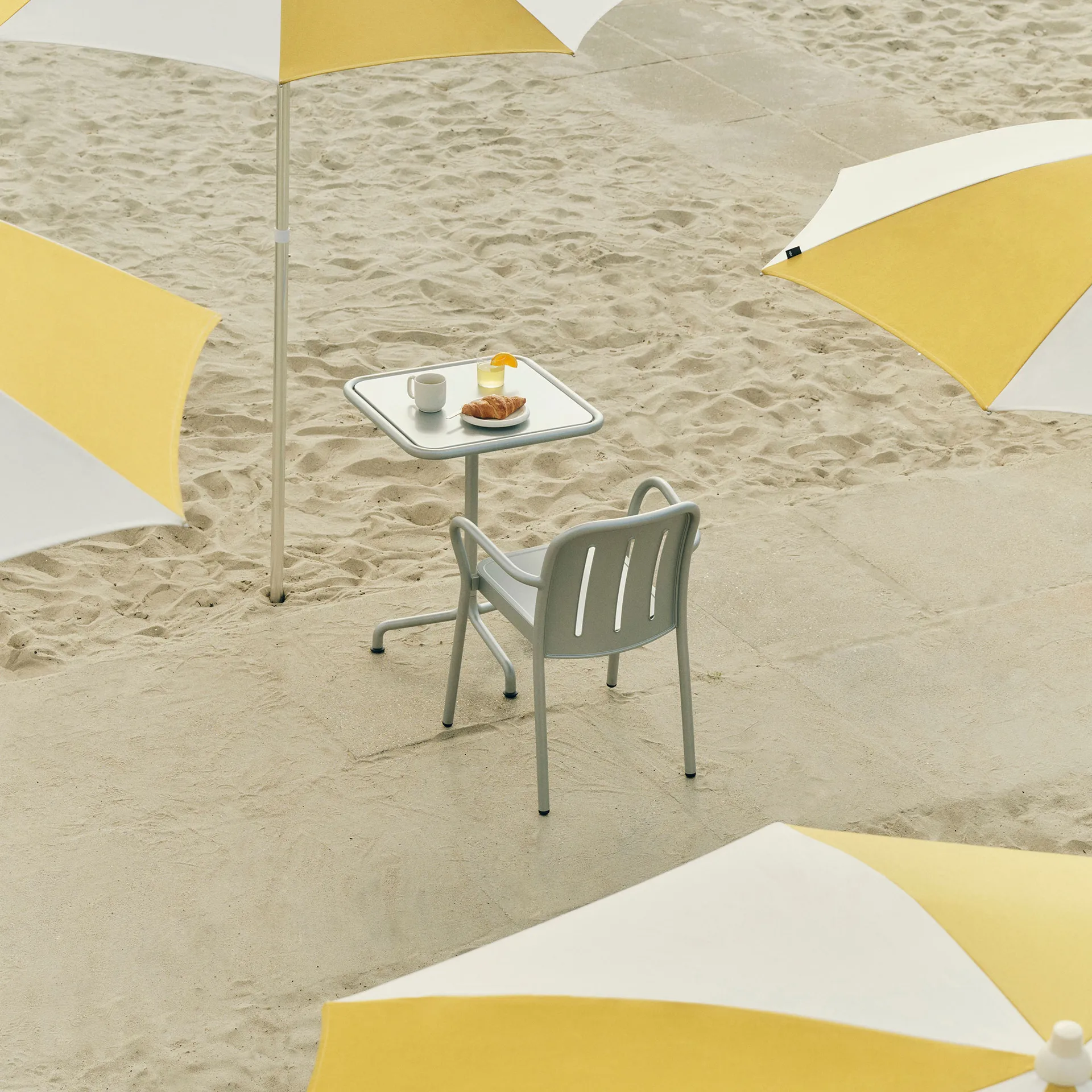 Tavolo Deville 60x70x74 cm, Grigio argento HAY