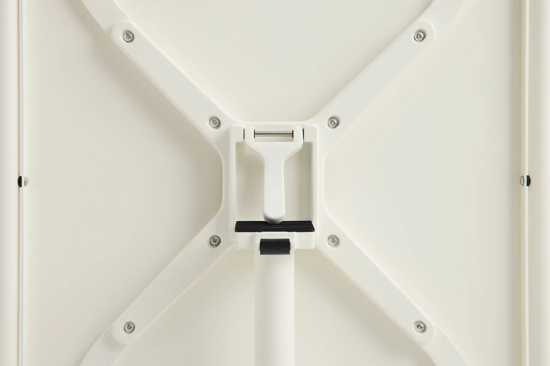 Tavolo Deville, Cream white, Ø80x74 cm HAY