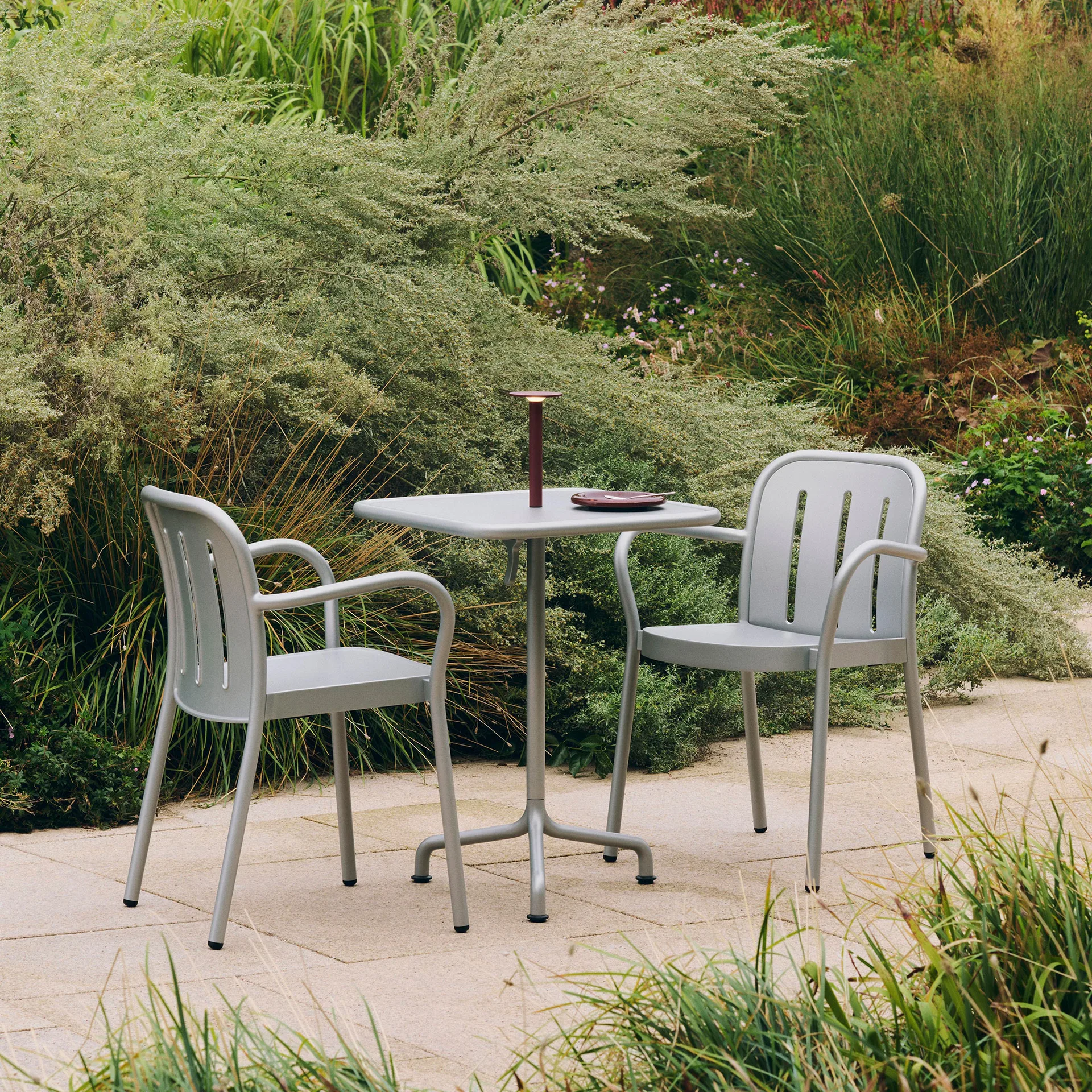 Tavolo Deville, Grigio argento, 60x70x74 cm HAY