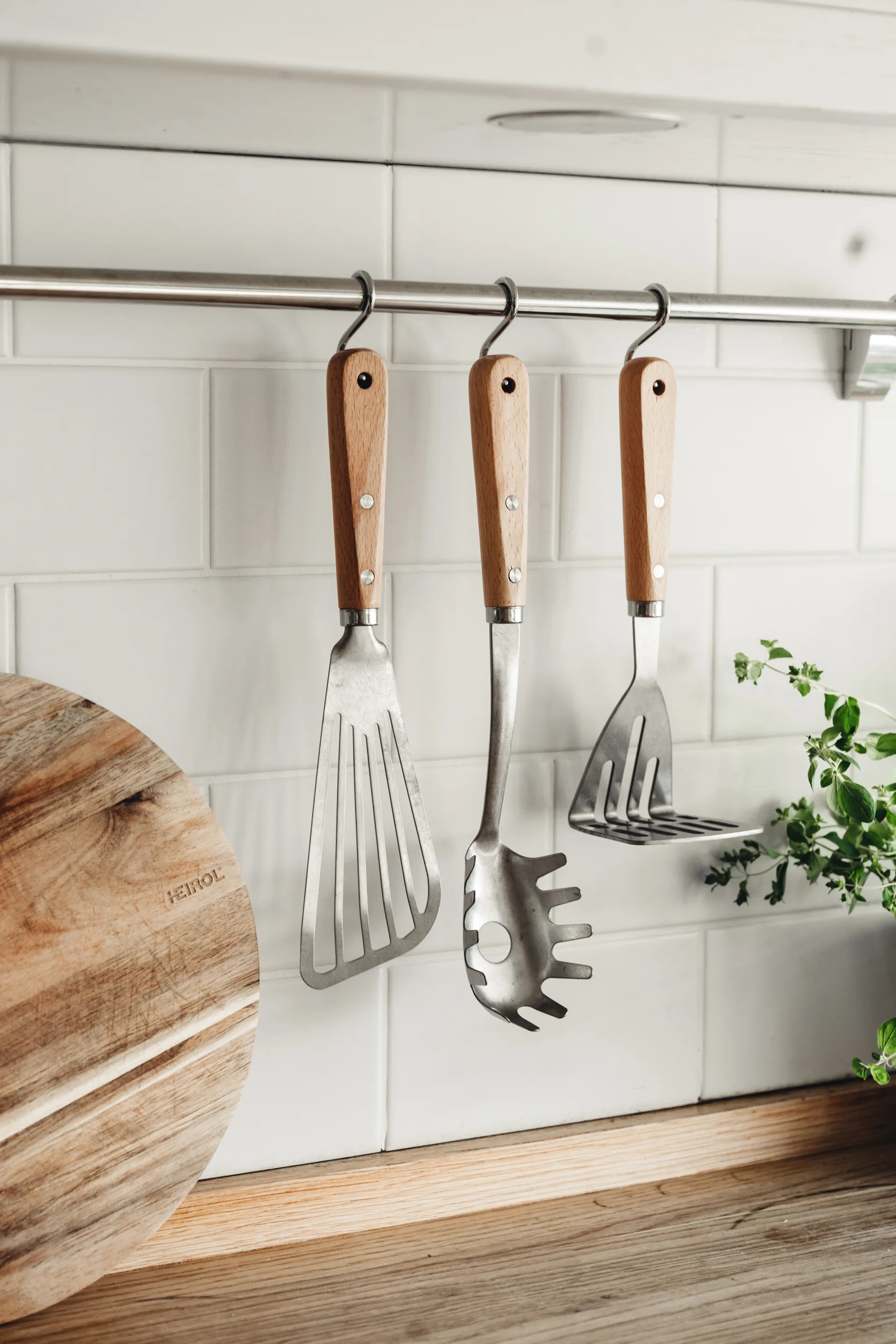 Spatola acciaio inox con foro 30 cm, Faggio Heirol