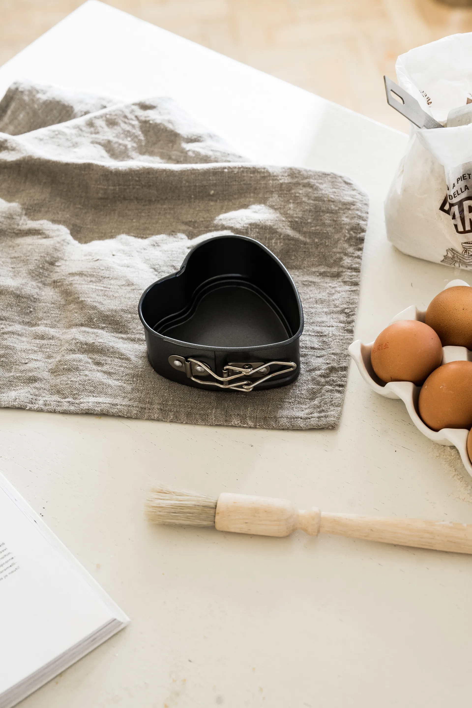 Stampo per dolci a cerniera Heirol a forma di cuore , Grande 21,5x22,5 cm Heirol