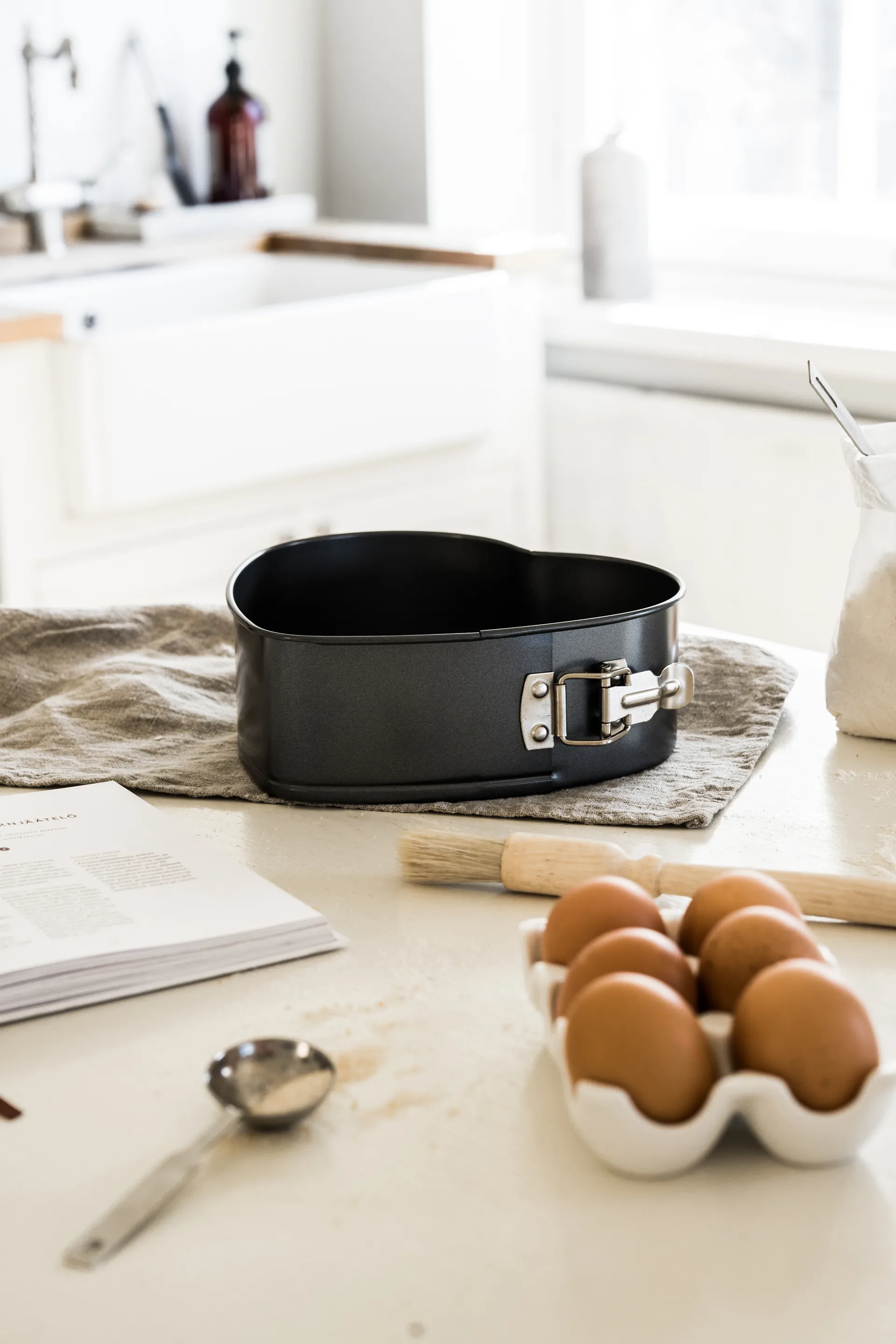 Stampo per dolci a cerniera Heirol a forma di cuore , Piccolo 11x11 cm Heirol