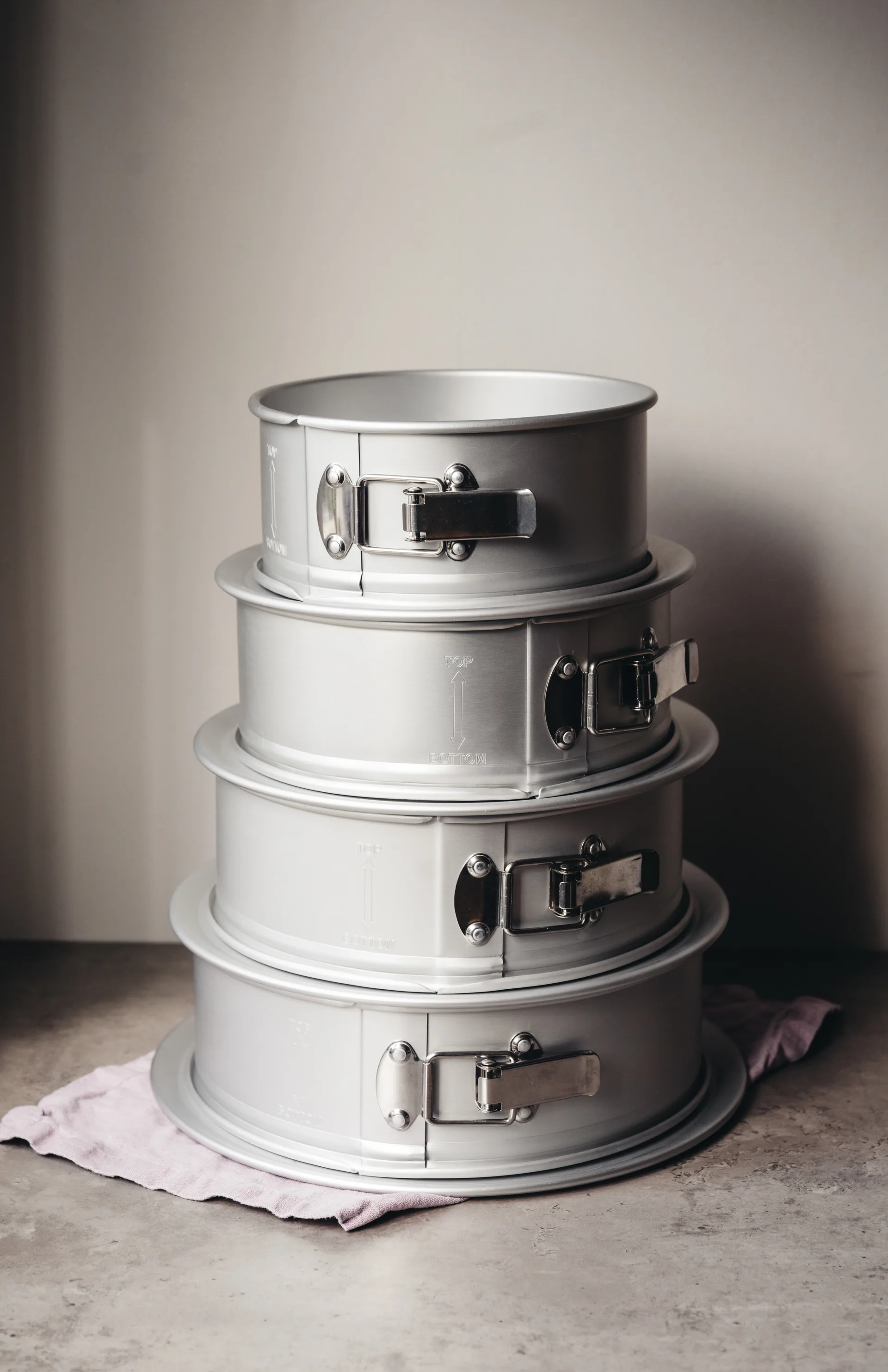 Stampo per dolci a cerniera Heirol in alluminio anodizzato, Ø 20 cm
​ Heirol