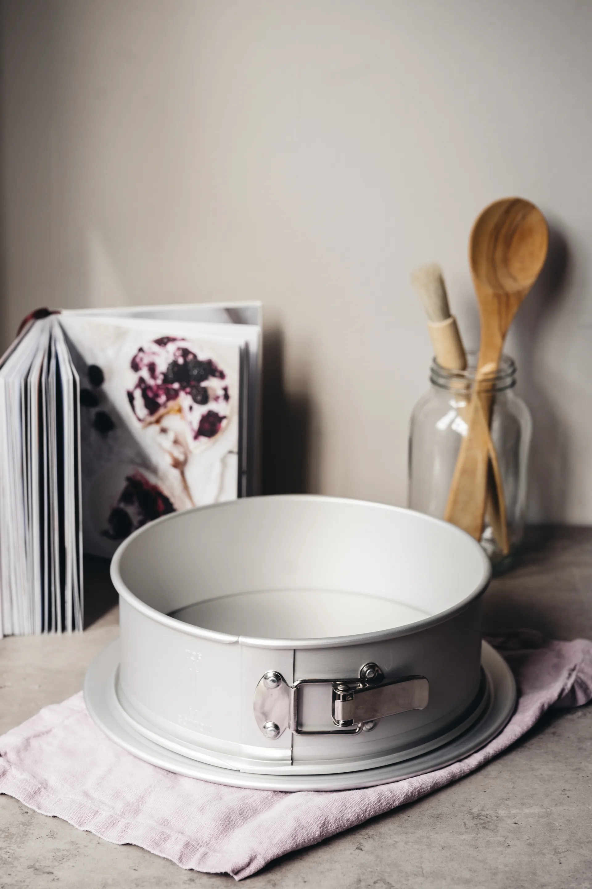 Stampo per dolci a cerniera Heirol in alluminio anodizzato, Ø 25 cm
​ Heirol