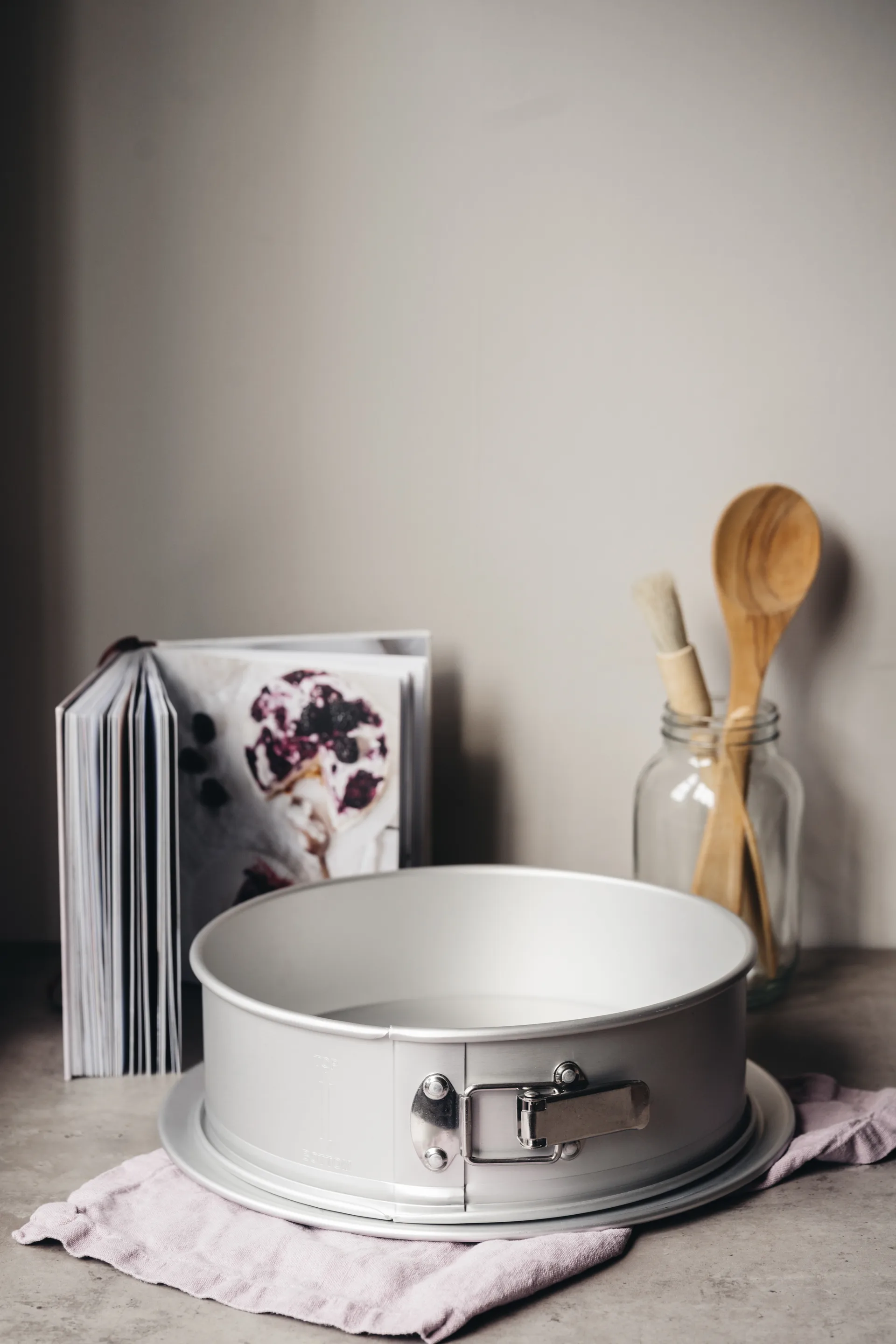 Stampo per dolci a cerniera Heirol in alluminio anodizzato, Ø 28 cm
​ Heirol