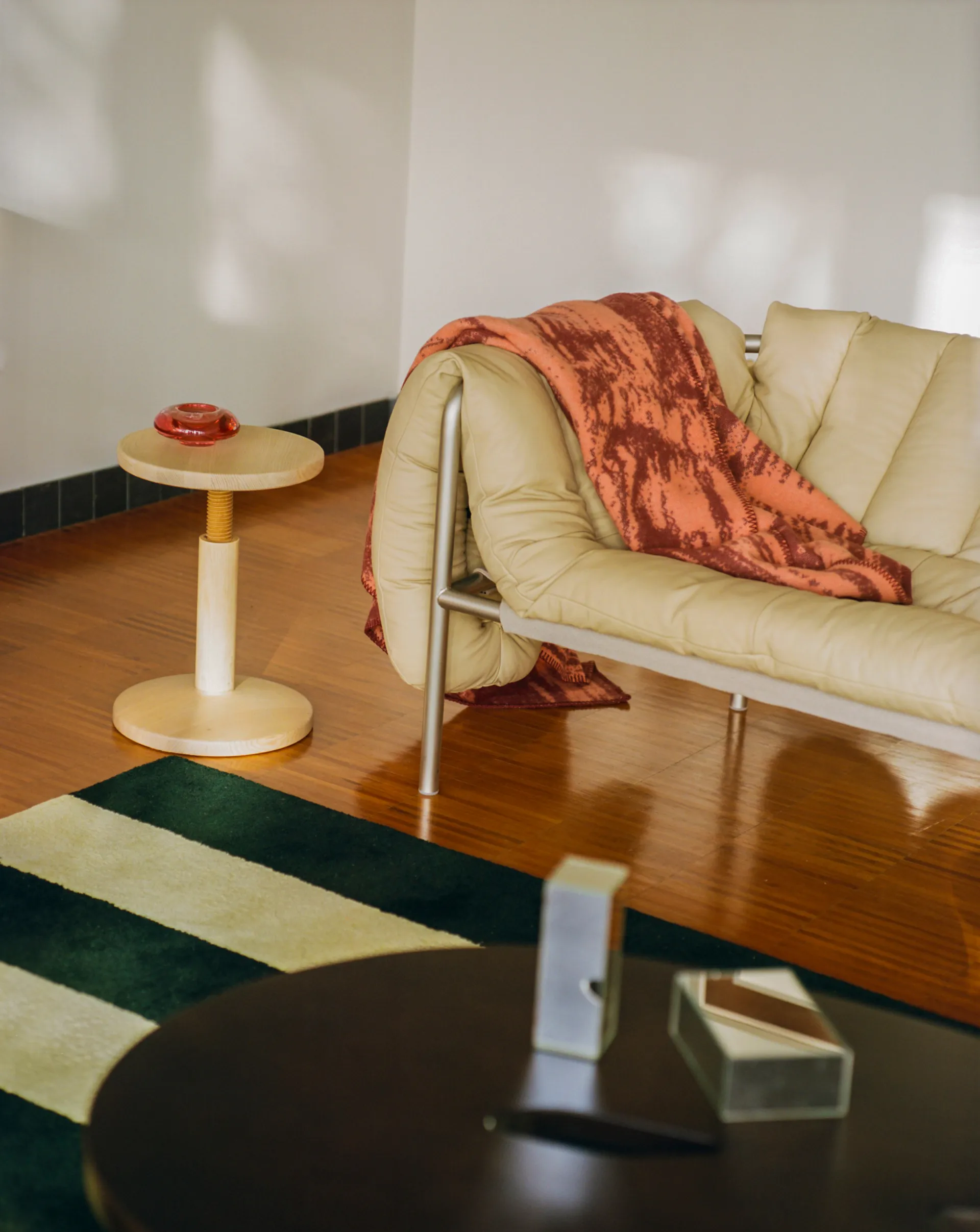 Divano a 2,5 posti Puffy 205 cm, Sand leather-acciaio inossidabile Hem