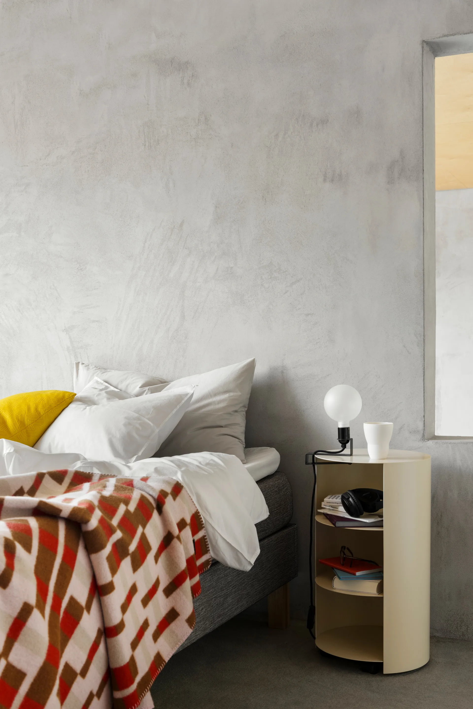 Piedistallo Hide Ø38x68 cm, Light ivory textured Hem