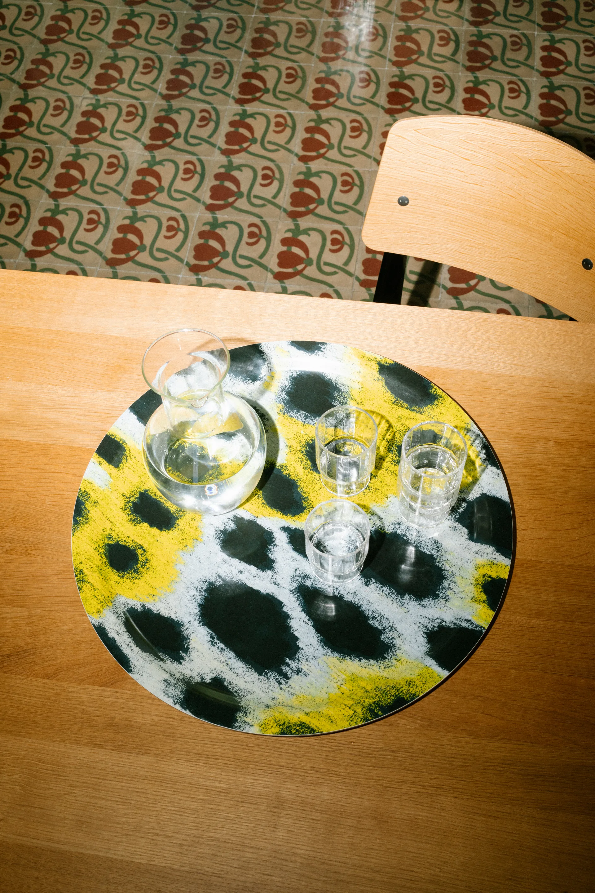 Vassoio Monster Medium Ø49 cm, White-yellow-black Hem