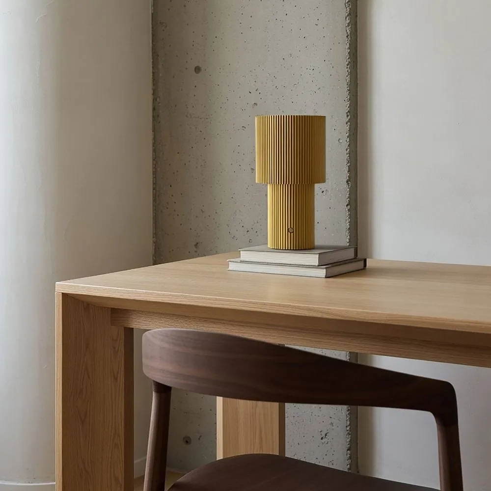 Iluma lampada da tavolo portatile, Oro Herstal