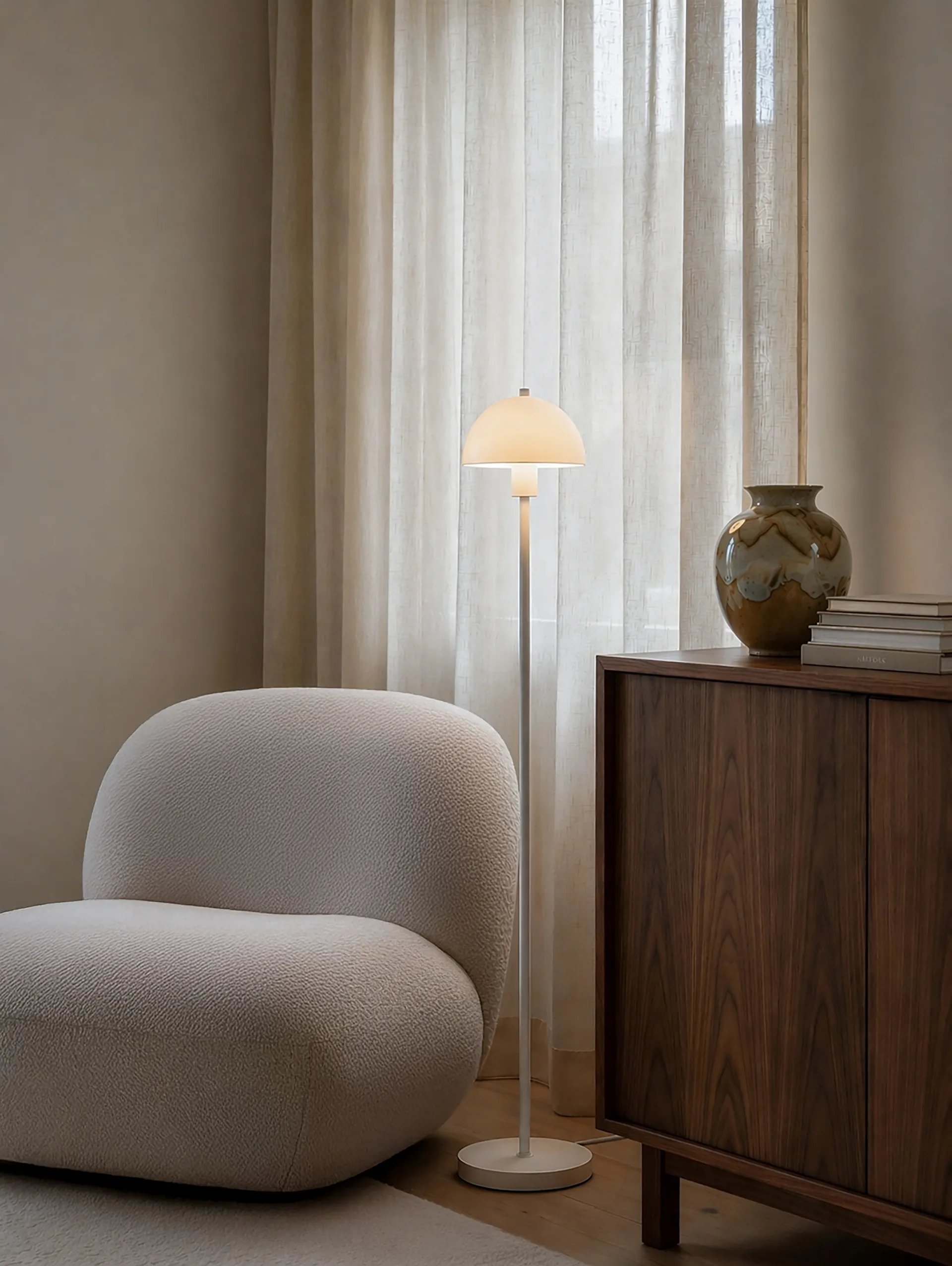 Lampada da terra Vienda, Vetro opalino bianco Herstal