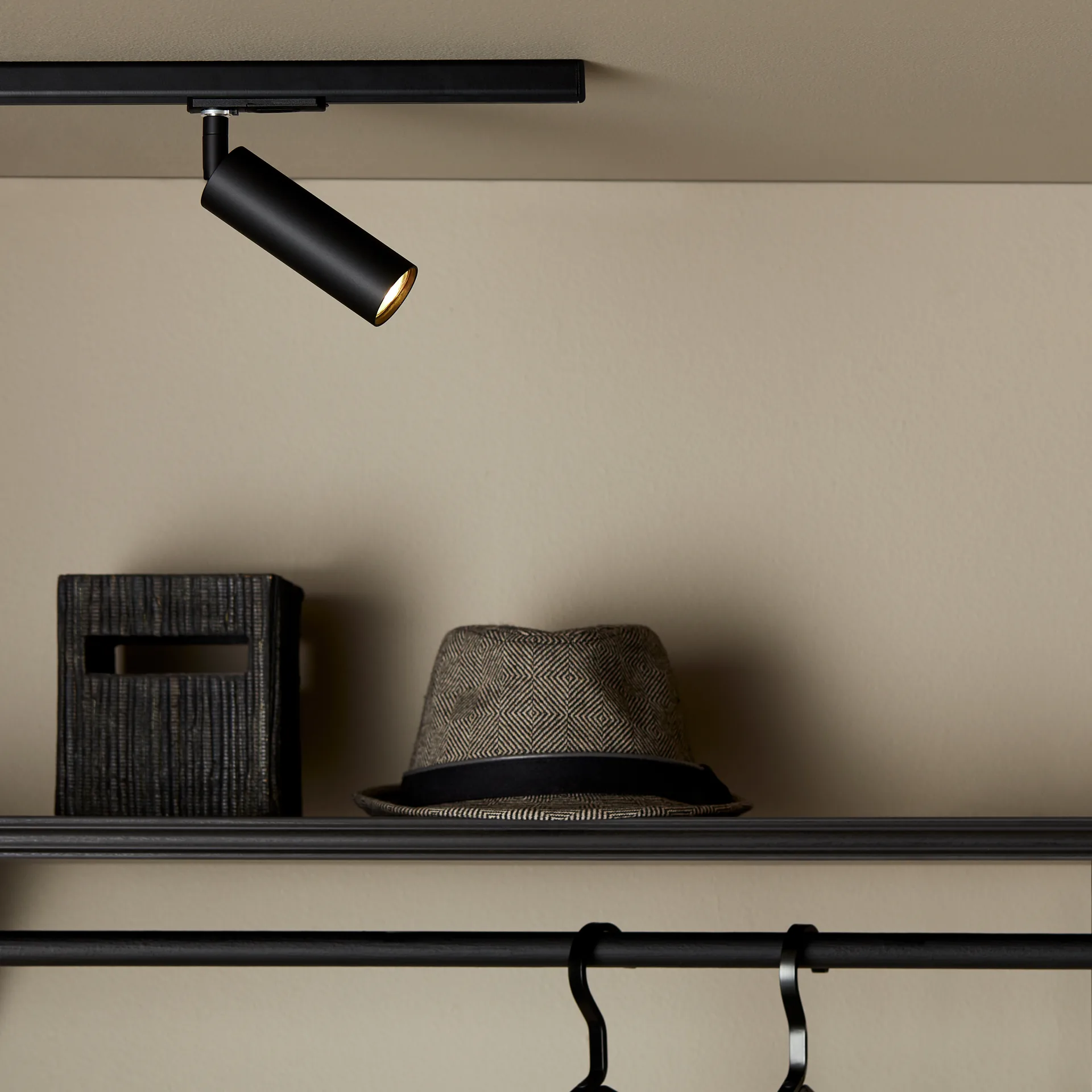 Spotlight global 1-fase Pipeline, Nero opaco Herstal