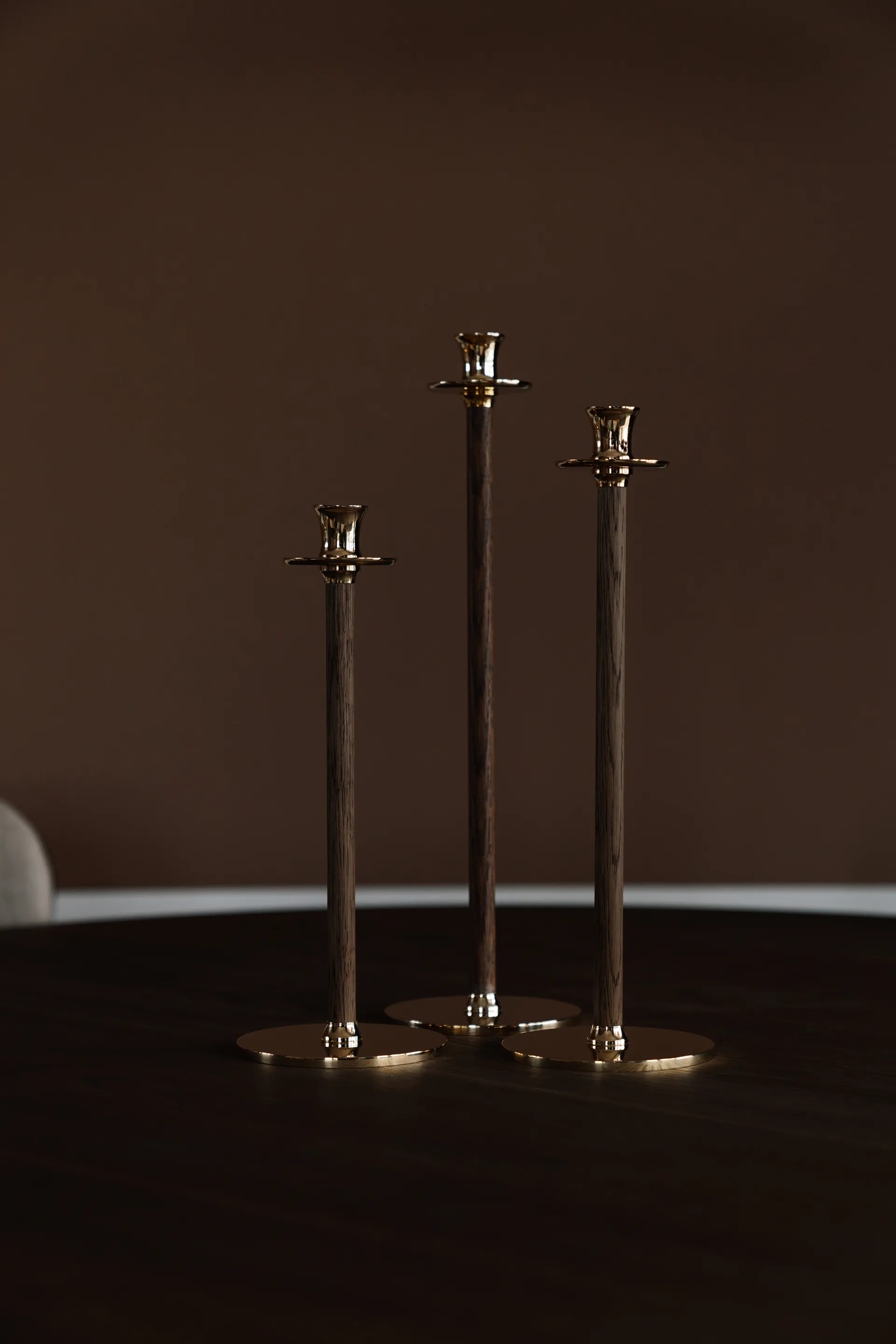 Candelabro Alto Basso 30 cm, Ottone Hilke Collection
