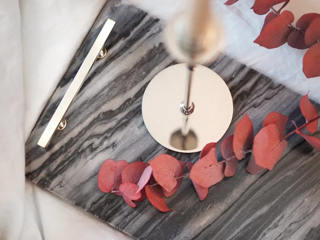 Vassoio Hilke Collection 40,5x25,5 cm, marmo grigio-ottone nichelato  Hilke Collection