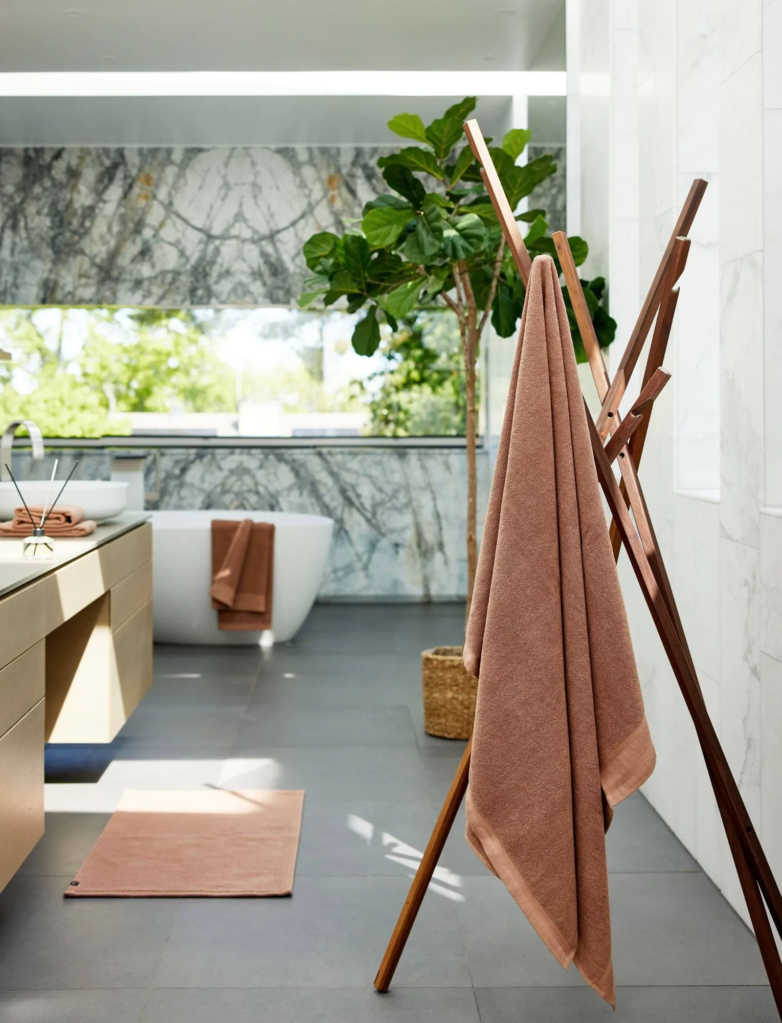 Tappeto da bagno Love 70x110 cm, Grounded (rosa) Himla