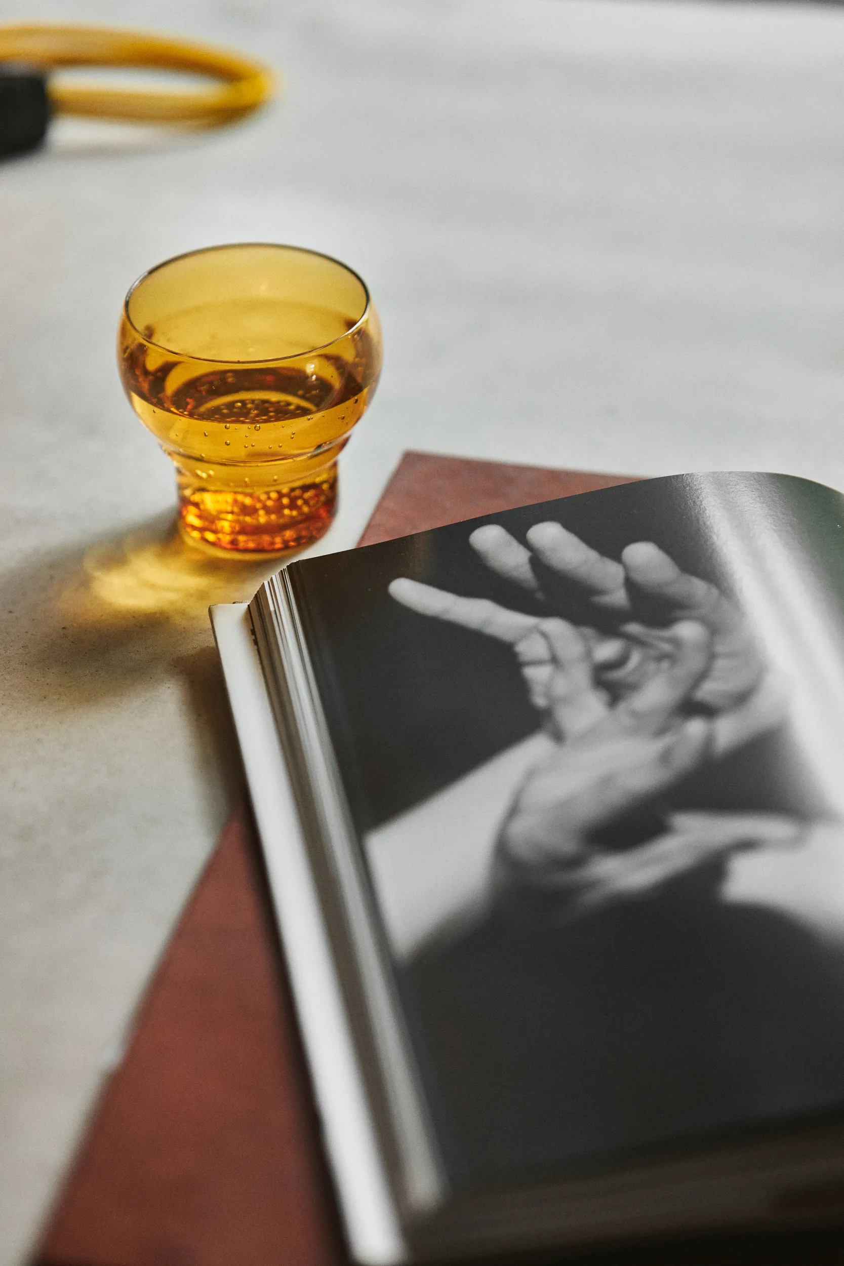 Bicchiere Bulb anni '70 da 27 cl confezione da 4, Ambra HKliving