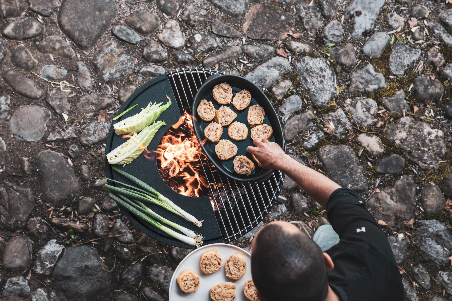 BOWL 57 focolare, Nero-argento, treppiede Höfats