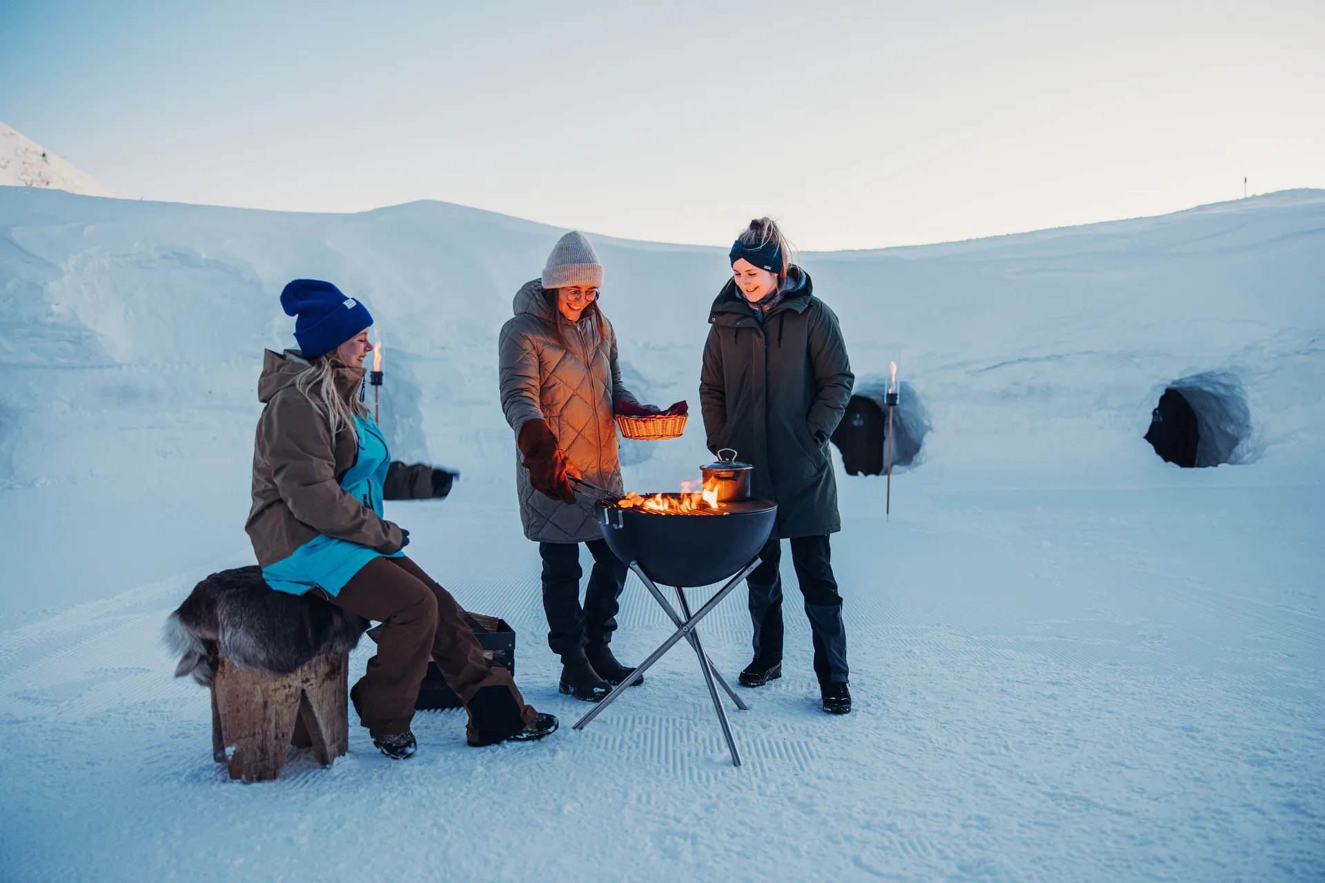 BOWL 57 treppiede, Argento Höfats