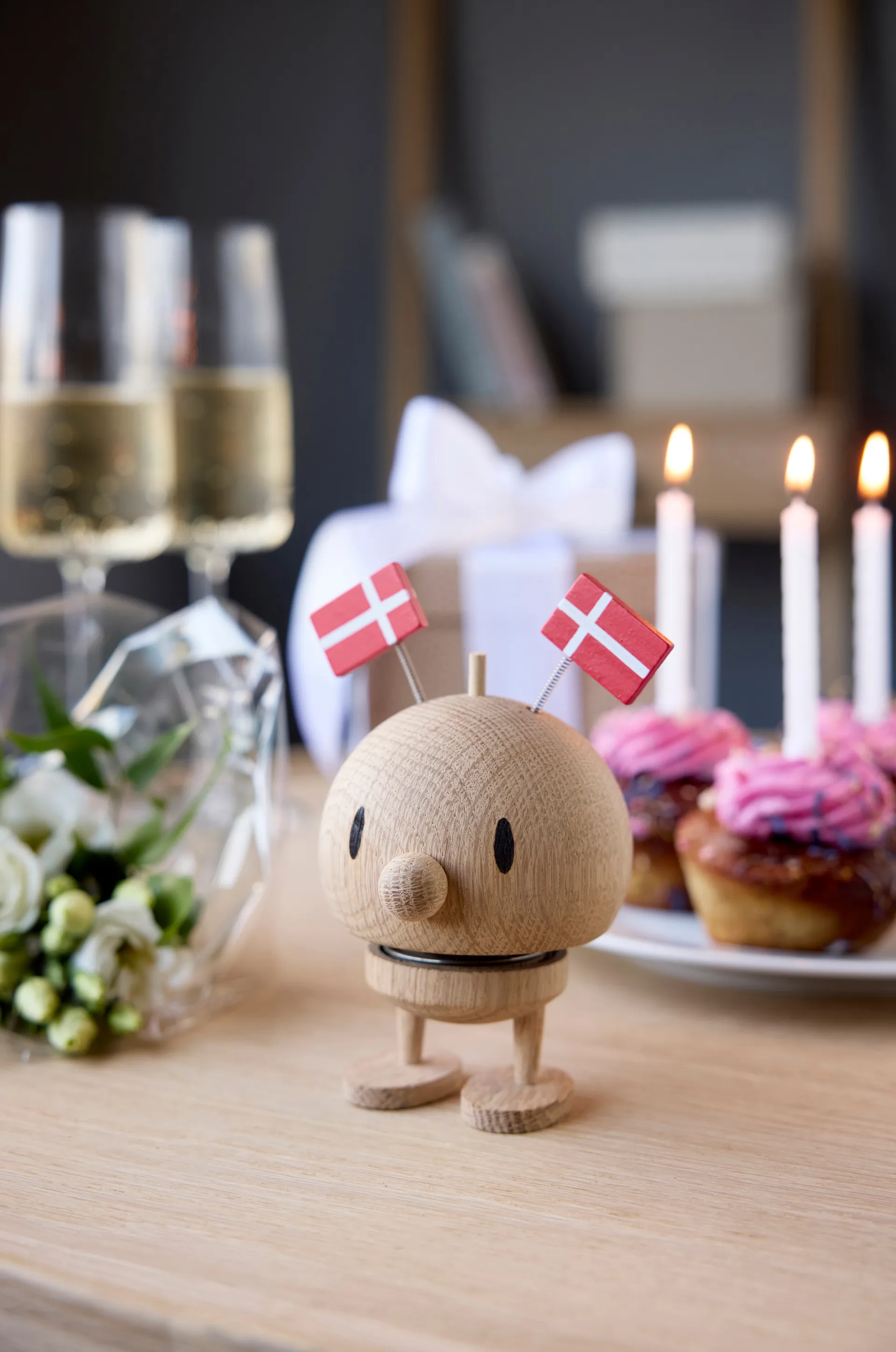 Hoptimist Celebration Bumble figurina, M, rovere naturale Hoptimist