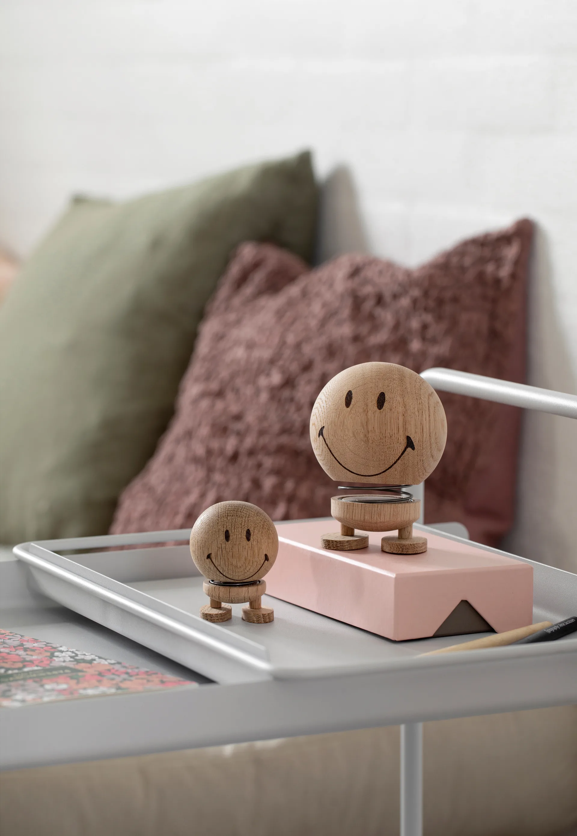 Personaggio Hoptimist Smiley M, Rovere grezzo Hoptimist