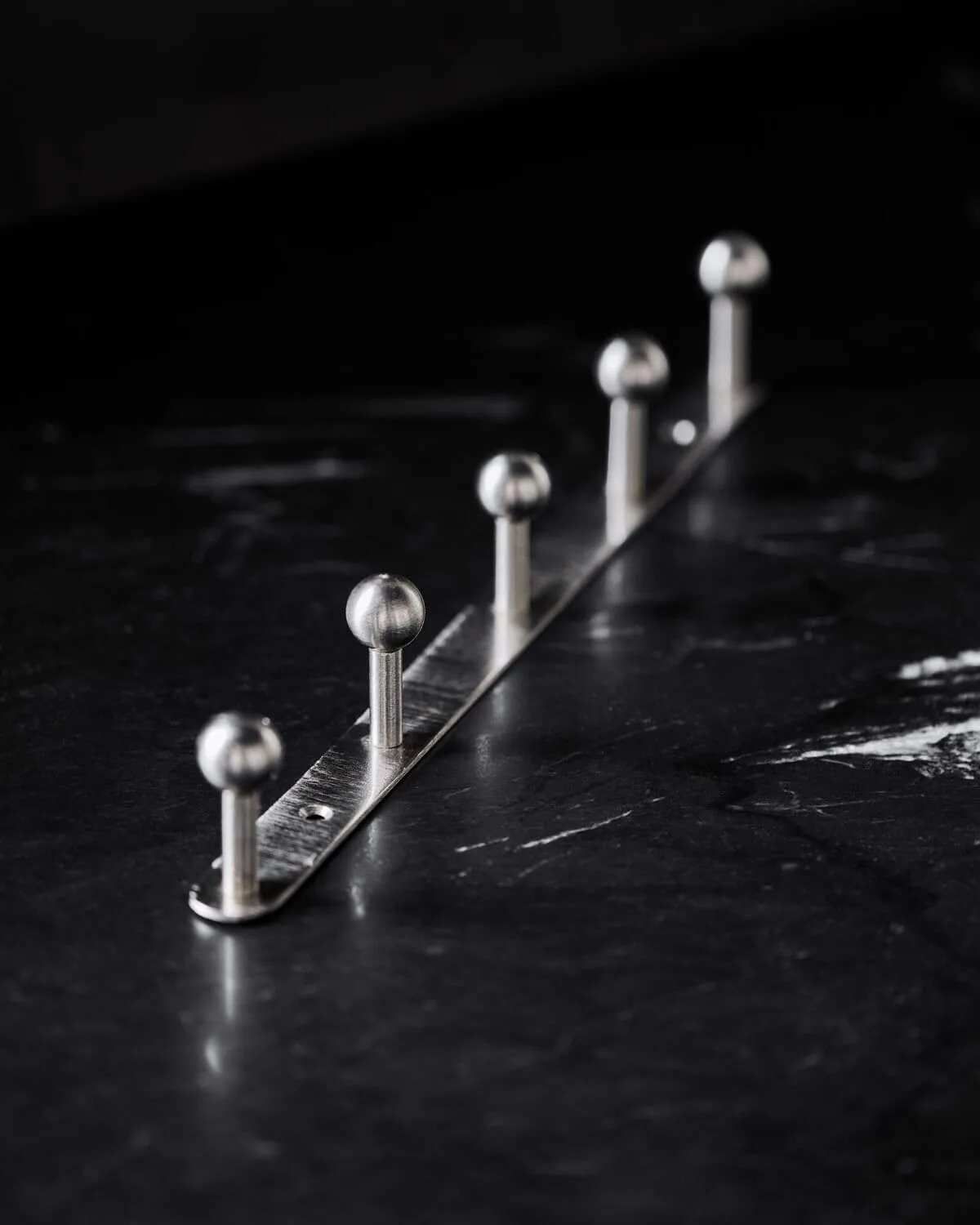 Appendiabiti Ball, Finitura silver 35x5x2 cm House Doctor