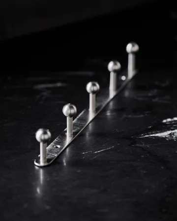 Appendiabiti Ball - Finitura silver 35x5x2 cm - House Doctor