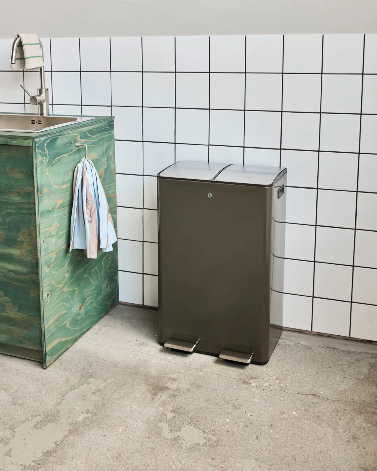 Cestino per la carta Sort, Verde scuro, 46x35,5x71 cm House Doctor