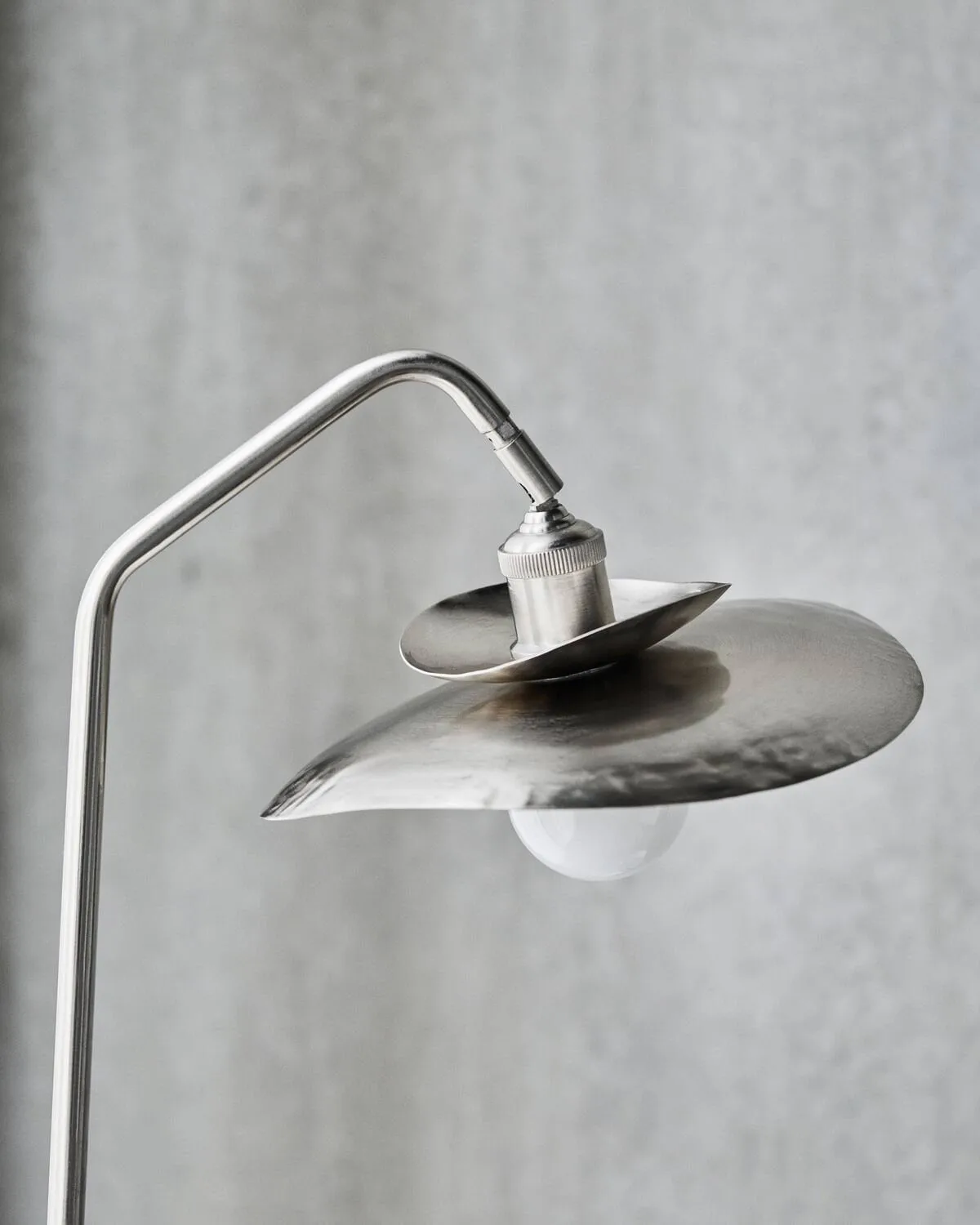 Lampada da terra Stand, Argento spazzolato, 129,5 cm House Doctor