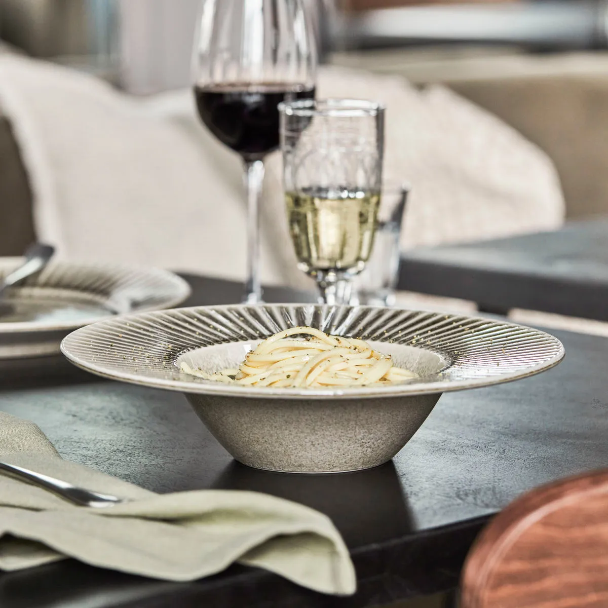 Piatto per pasta Pleat Ø26 cm, Grigio-marrone House Doctor