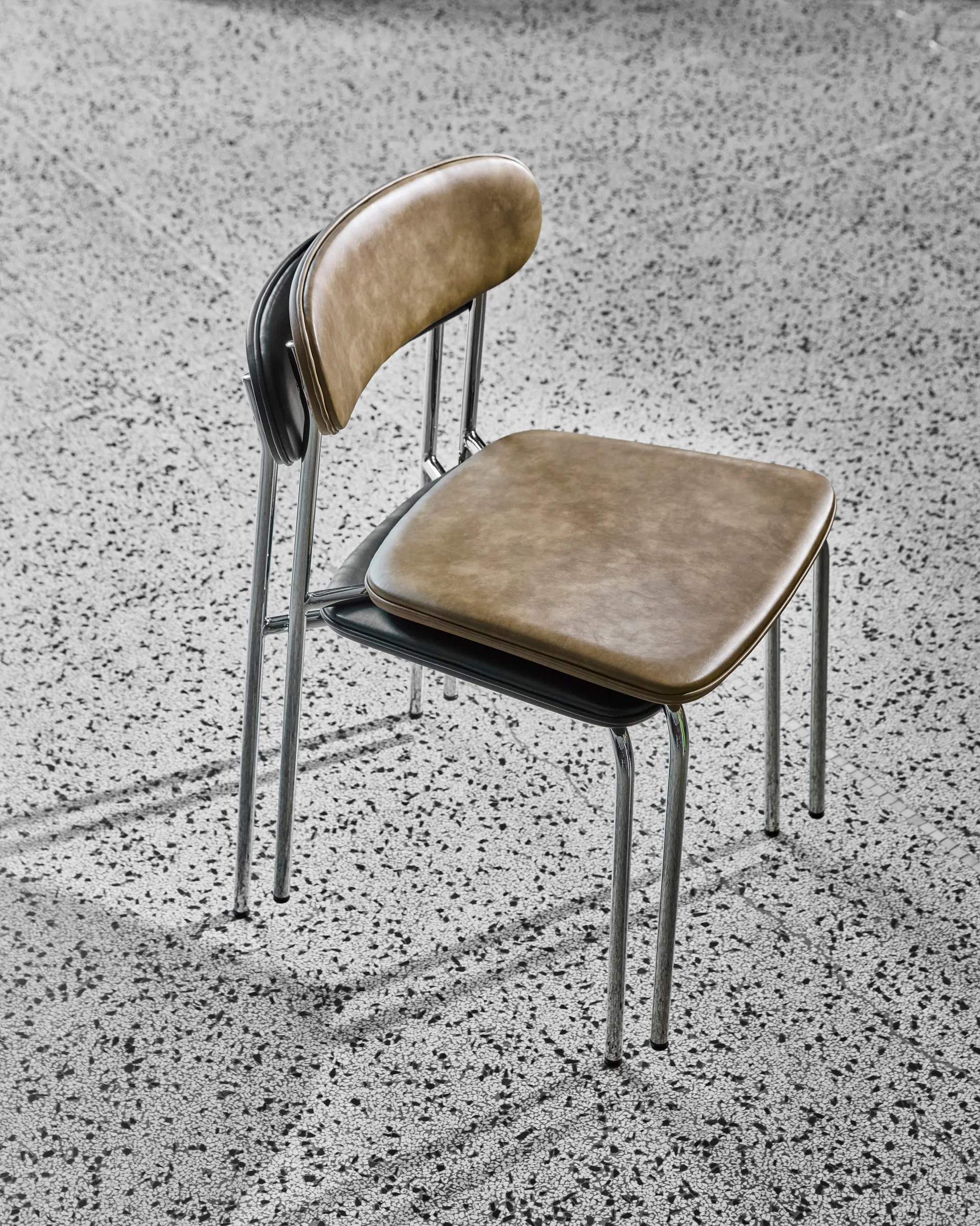 Sedia Pova, Cromo-khaki House Doctor