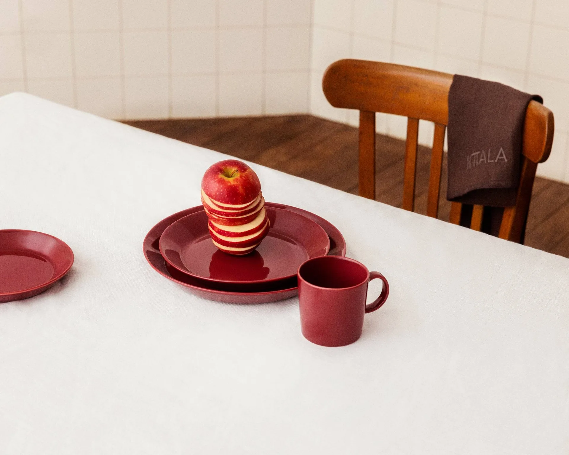 Piatto Teema Ø 21 cm, Ciliegia Iittala