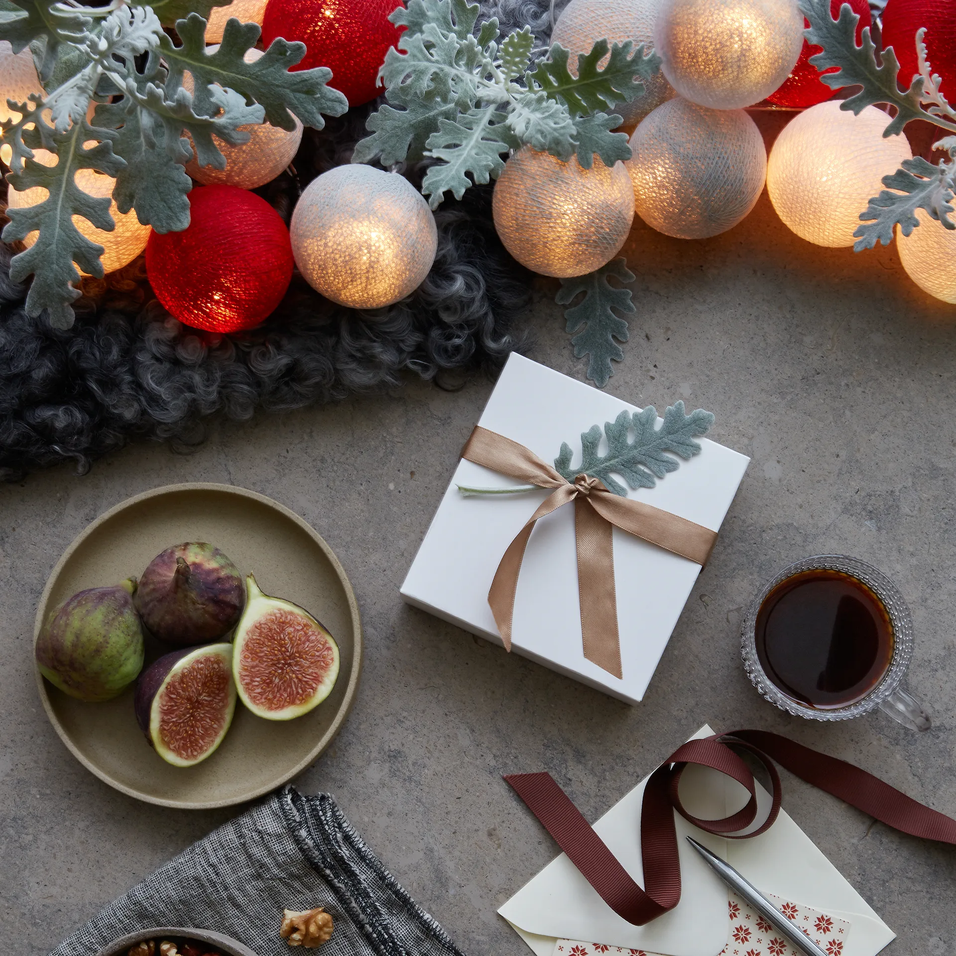 Filo di luci Irislights Noelle, 35 sfere Irislights