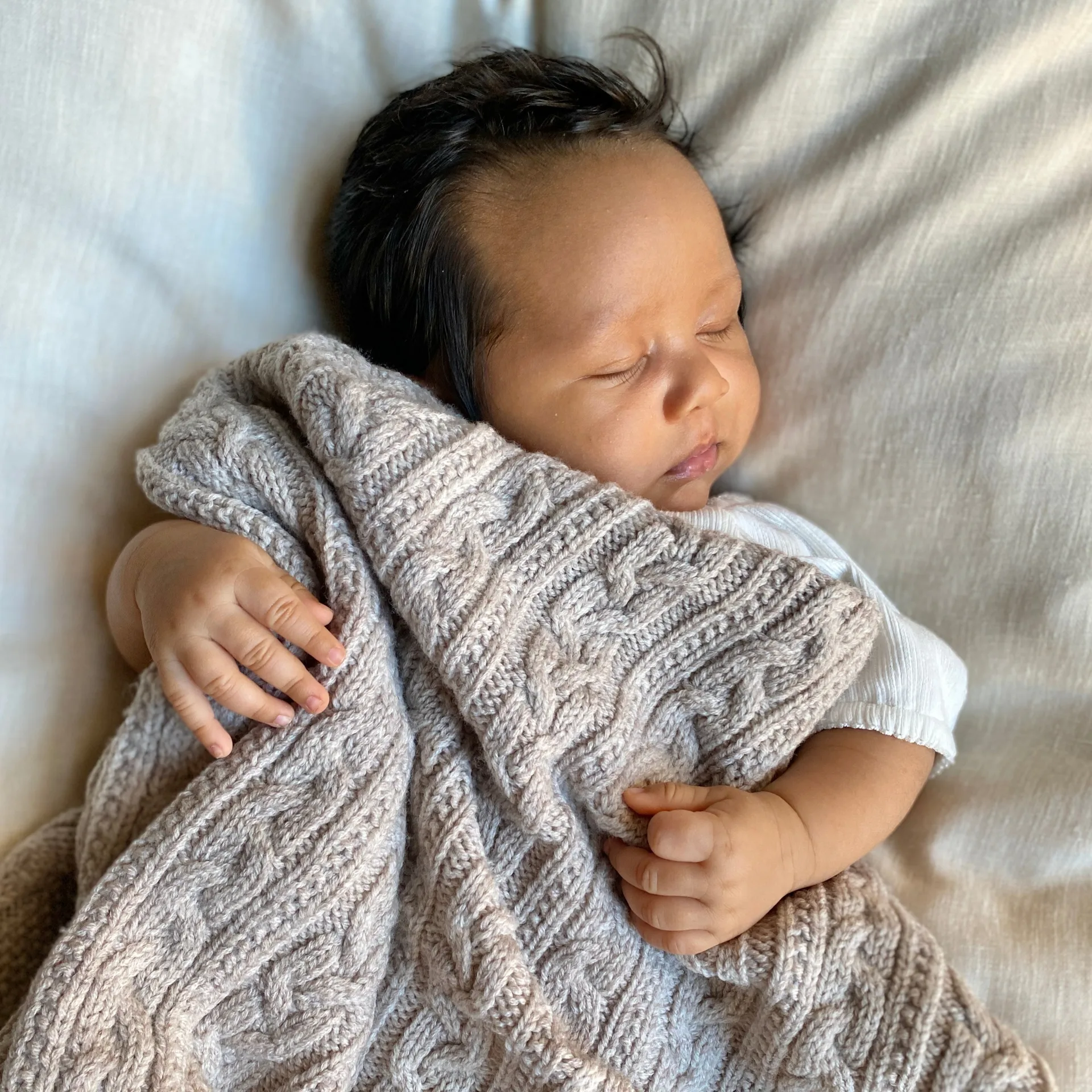 Coperta per neonato lavorata a maglia in lana merino 80x100 cm, Fiocchi d'avena Jack o Juno