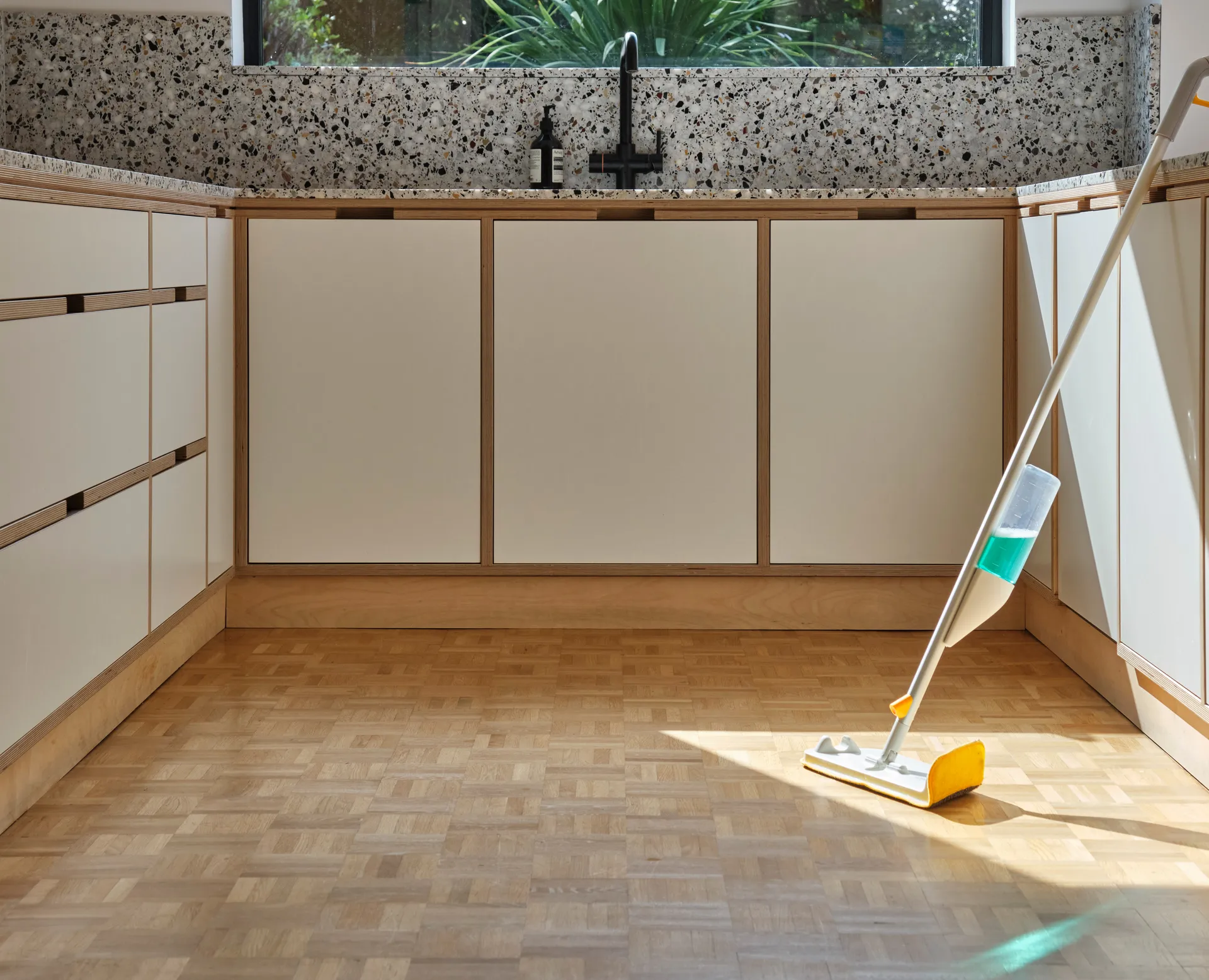 Mocio pavimento 2-in-1 Cleantech con scrubber, Pietra chiara Joseph Joseph