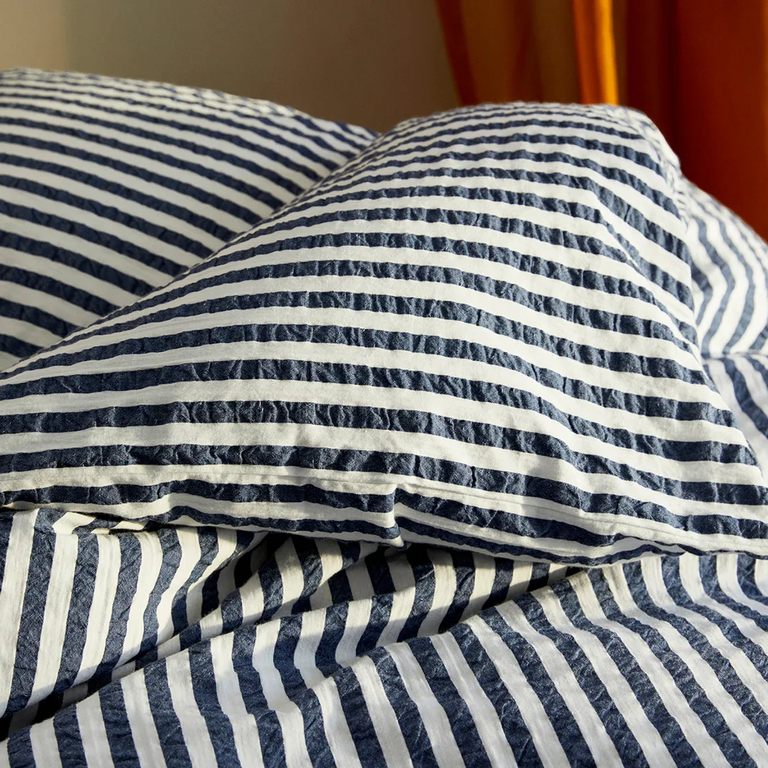 Set letto Bæk&Bølge Lines 220x220 cm, Blu scuro, bianco Juna