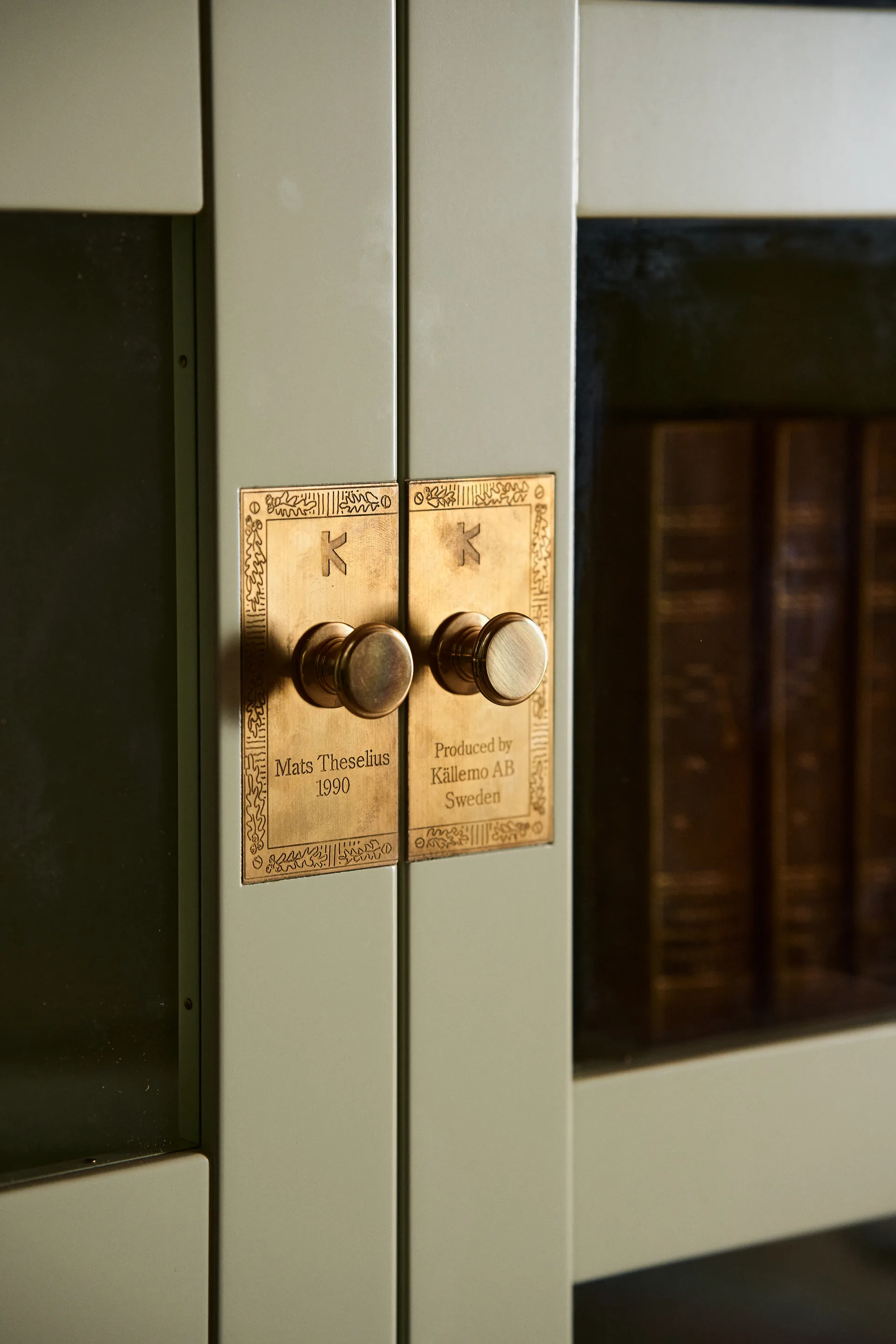 Libreria National Geographic , Giallo-base scatola-ottone Källemo