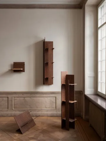Mensola da parete FF02 The Perforated Furniture - Masonite-noce, 28x24x128 cm - Källemo