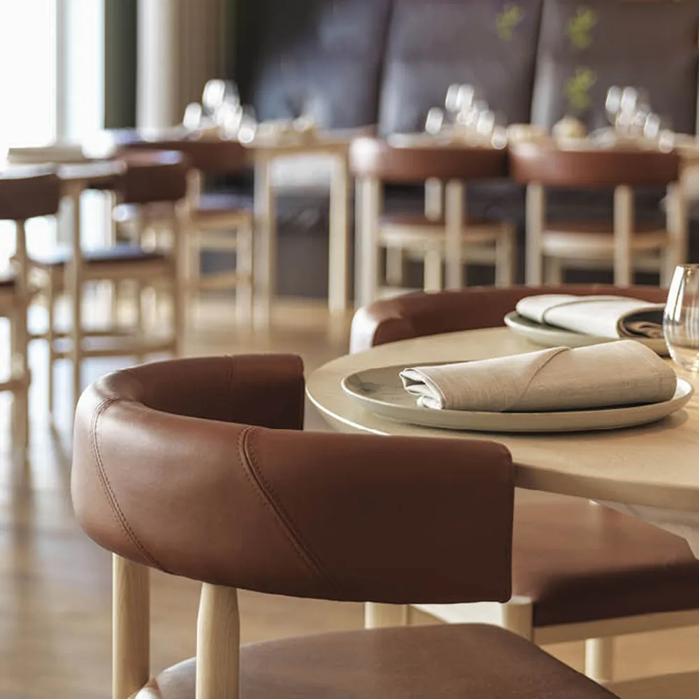 Poltrona Botero, Pelle Tärnsjö 8420 verde-Base in frassino verde Källemo