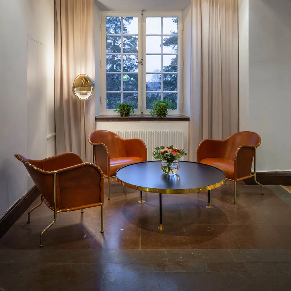 Poltrona Bruno, Pelle pieno fiore cognac-struttura in ottone Källemo