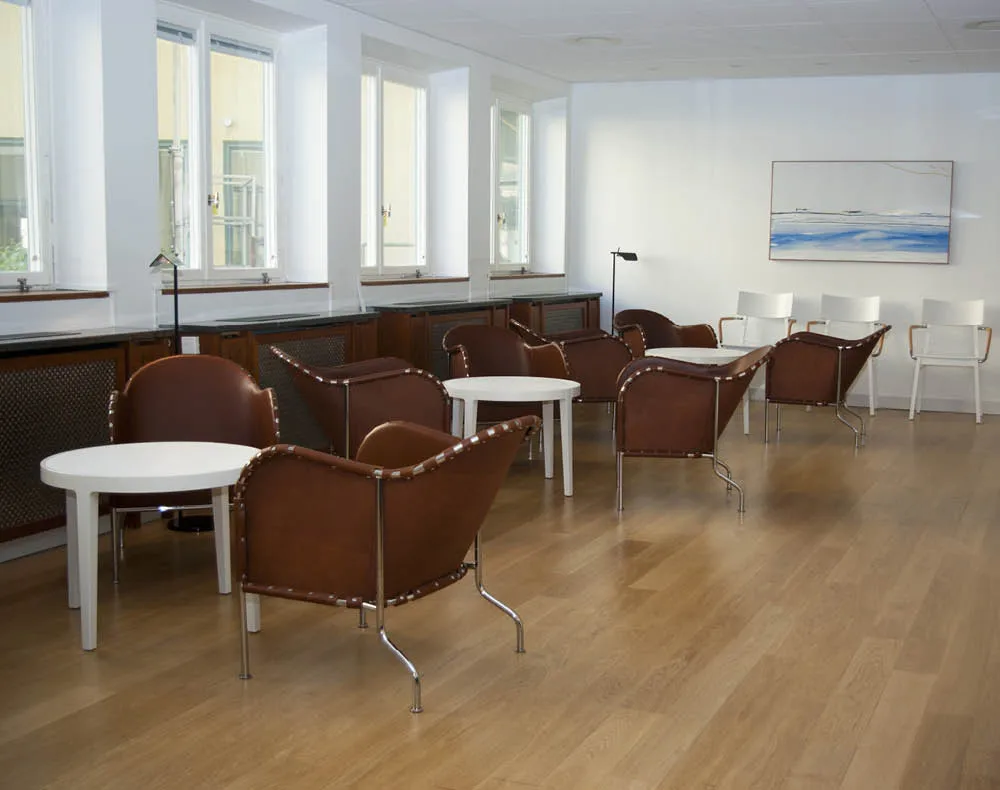 Poltrona Bruno, Pelle pieno fiore marrone-vintage-cromato (telaio cromato) Källemo